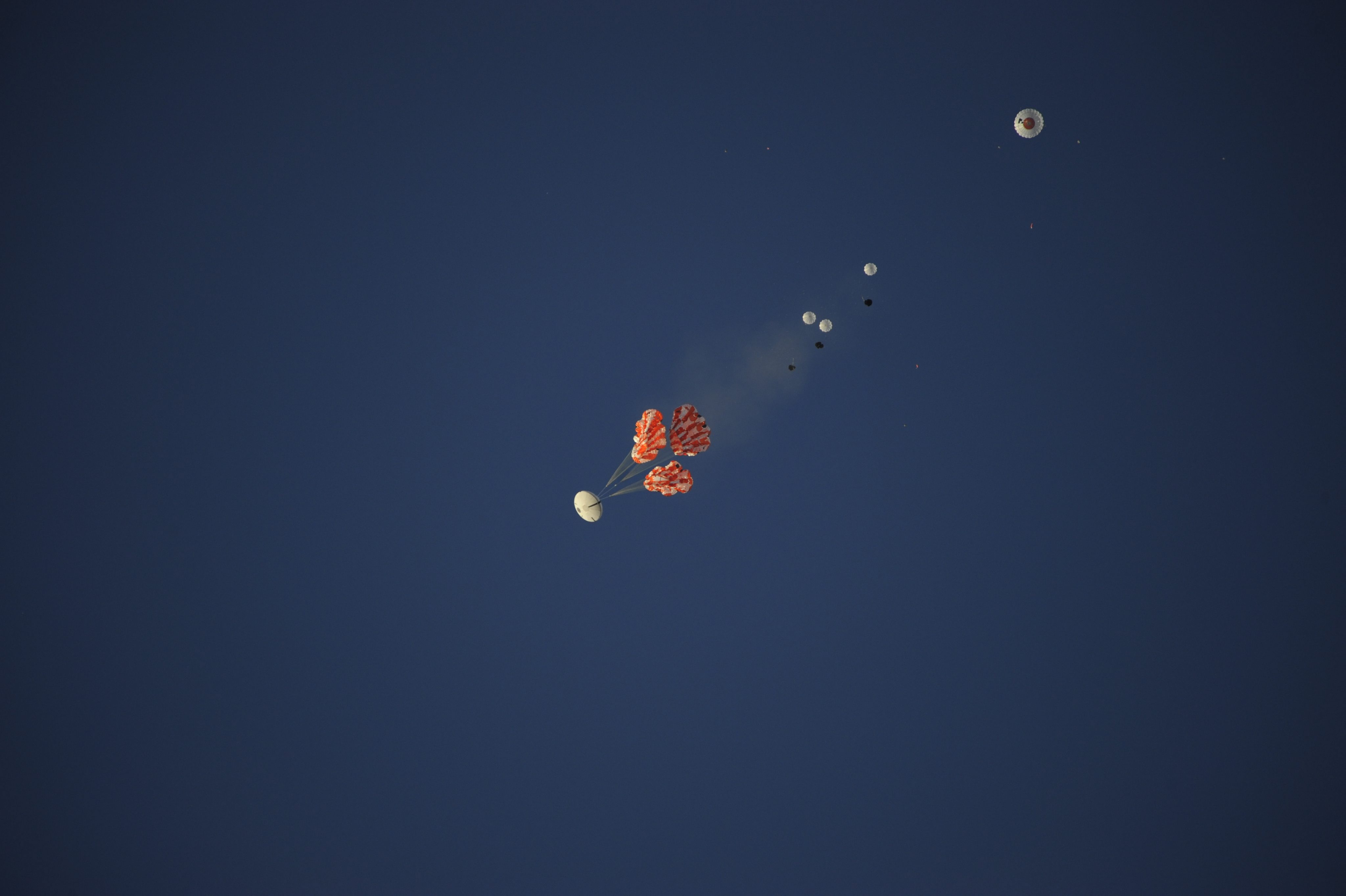 Изпитания на парашутите за космическия кораб ”Орион”