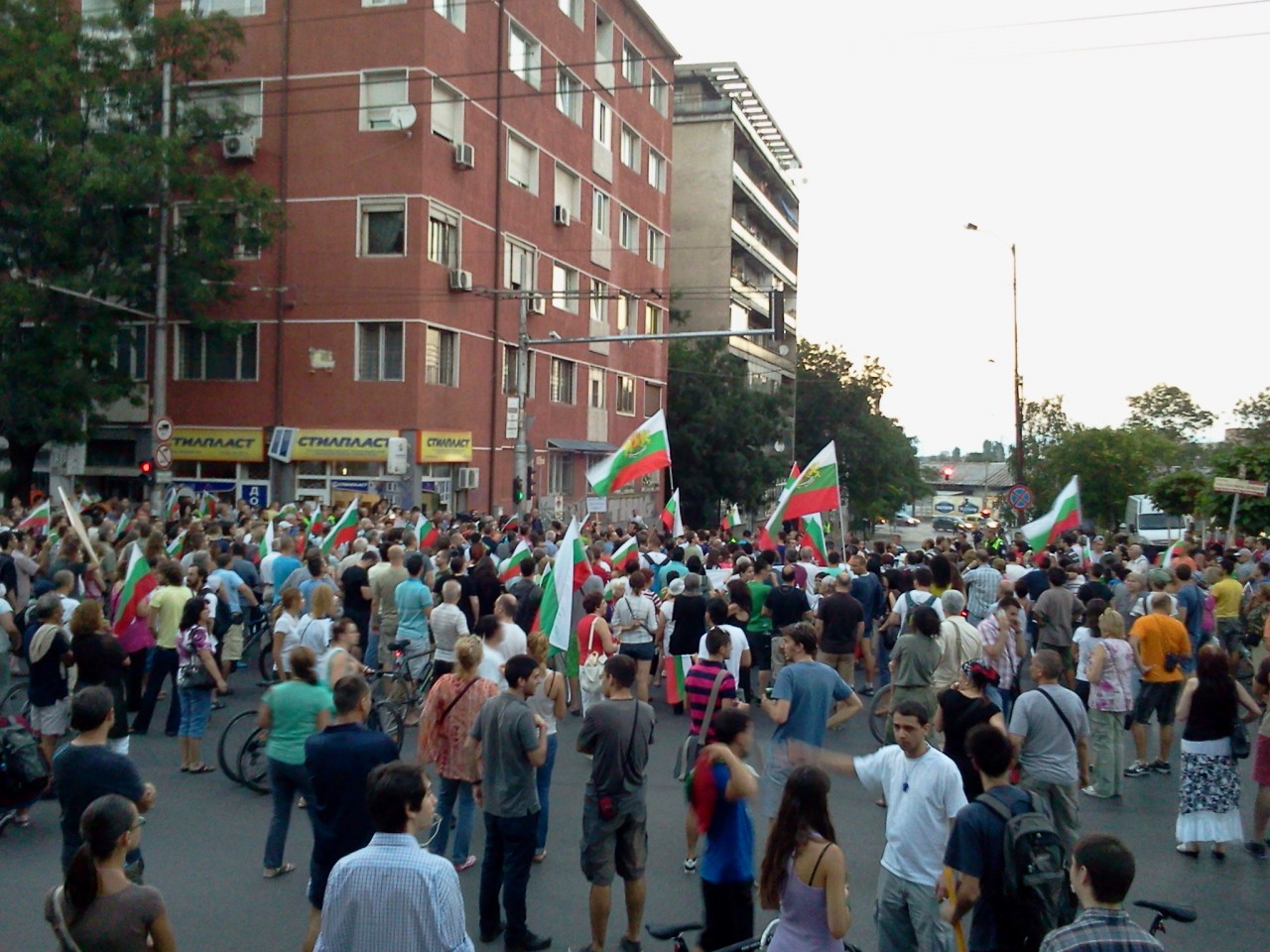Полиция спря протестиращи малко преди дома на Цветлин Йовчев
