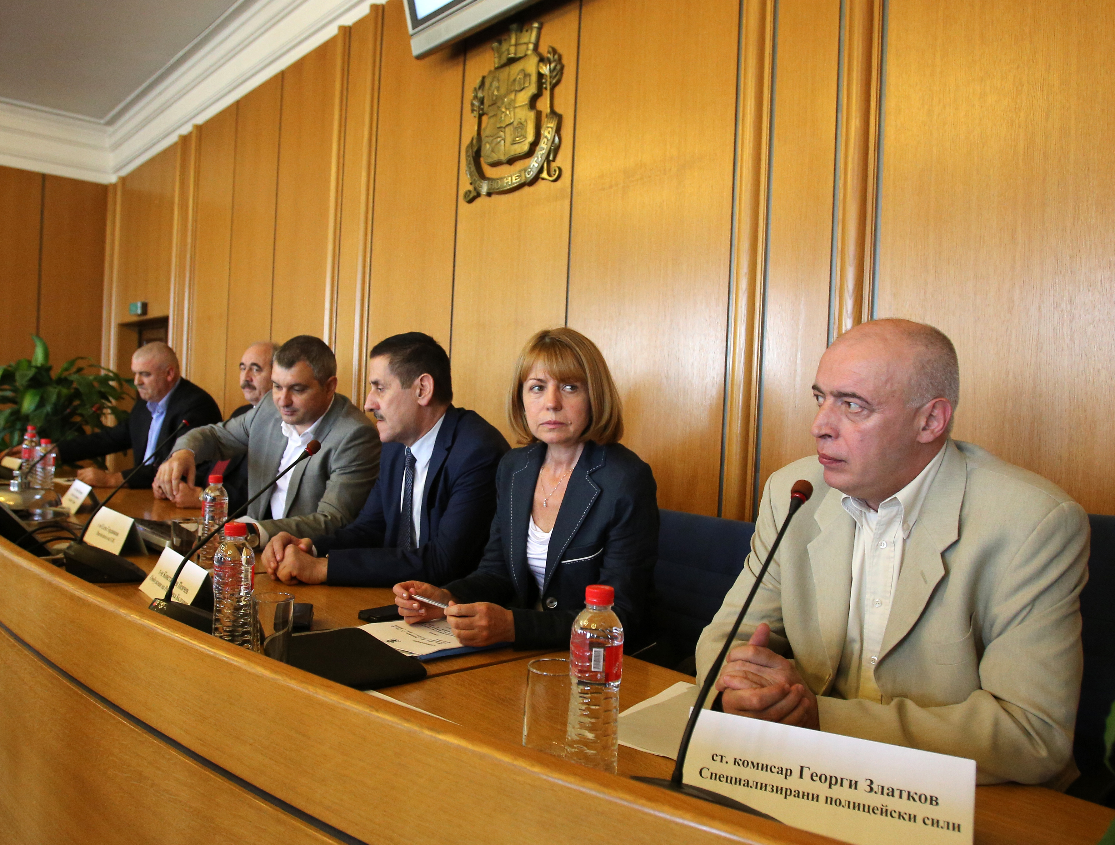 Депутати на ”Атака” нахлуха на заседание на СОС с искане за оставка на Фандъкова