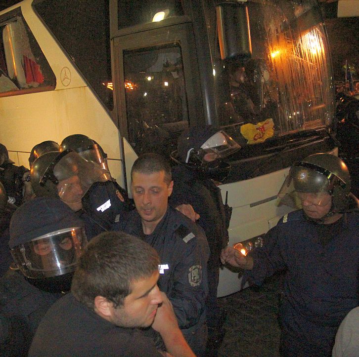 СДВР отрича да е имало полицаи в автобуса с депутати