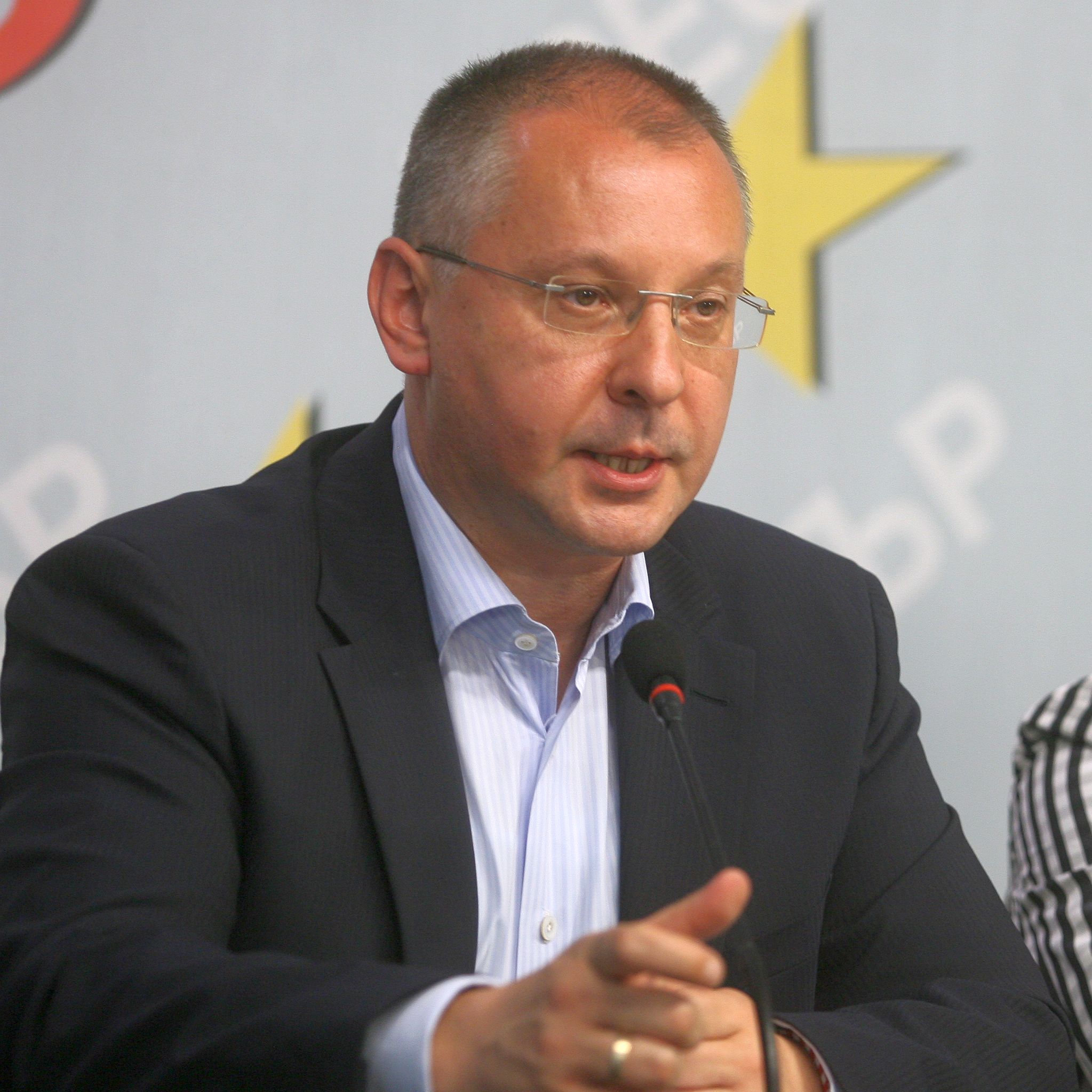 Станишев призна: ДПС предложи Пеевски, кабинетът можеше да падне
