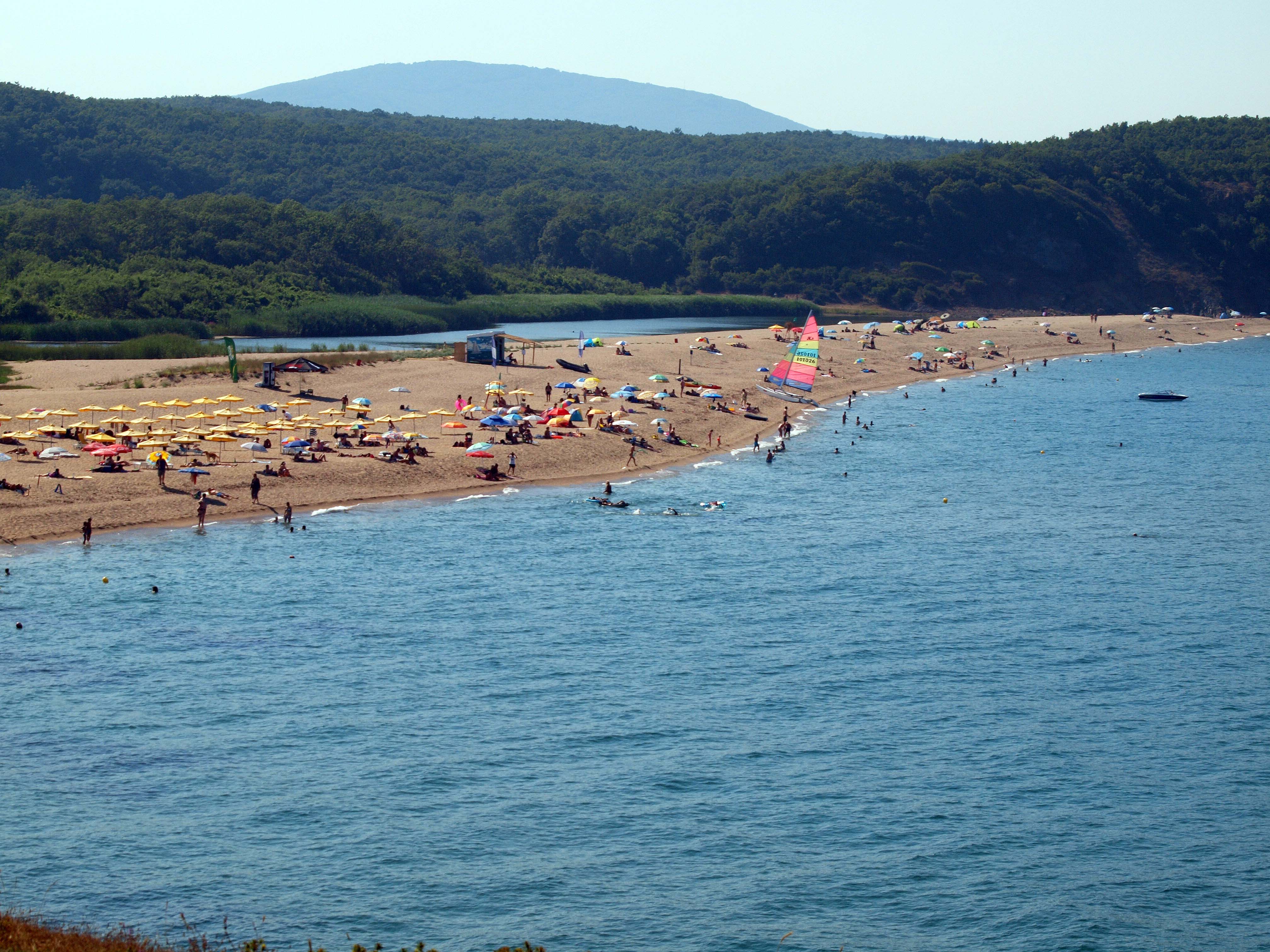 36 плажа по Черноморието са все още без стопанин за лятото