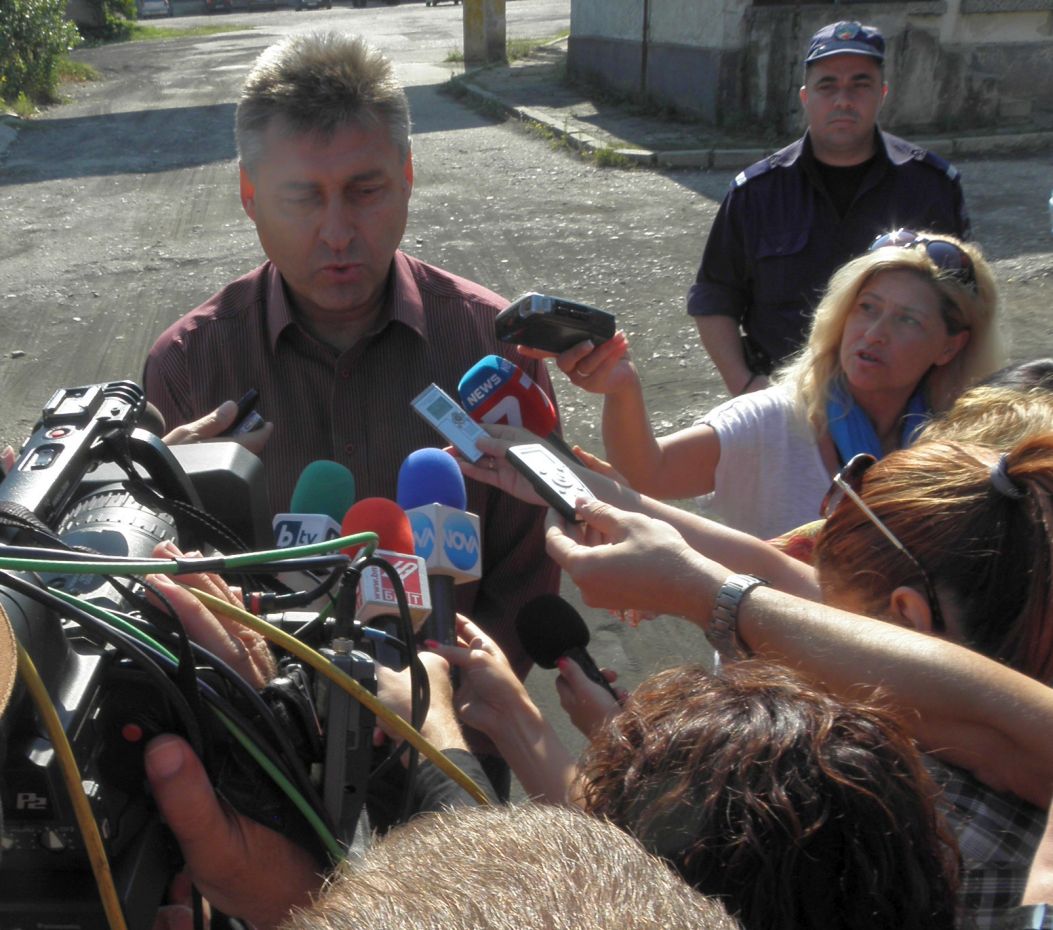 Валери Манов съобщи, че труповете са намерени на деветия метър
