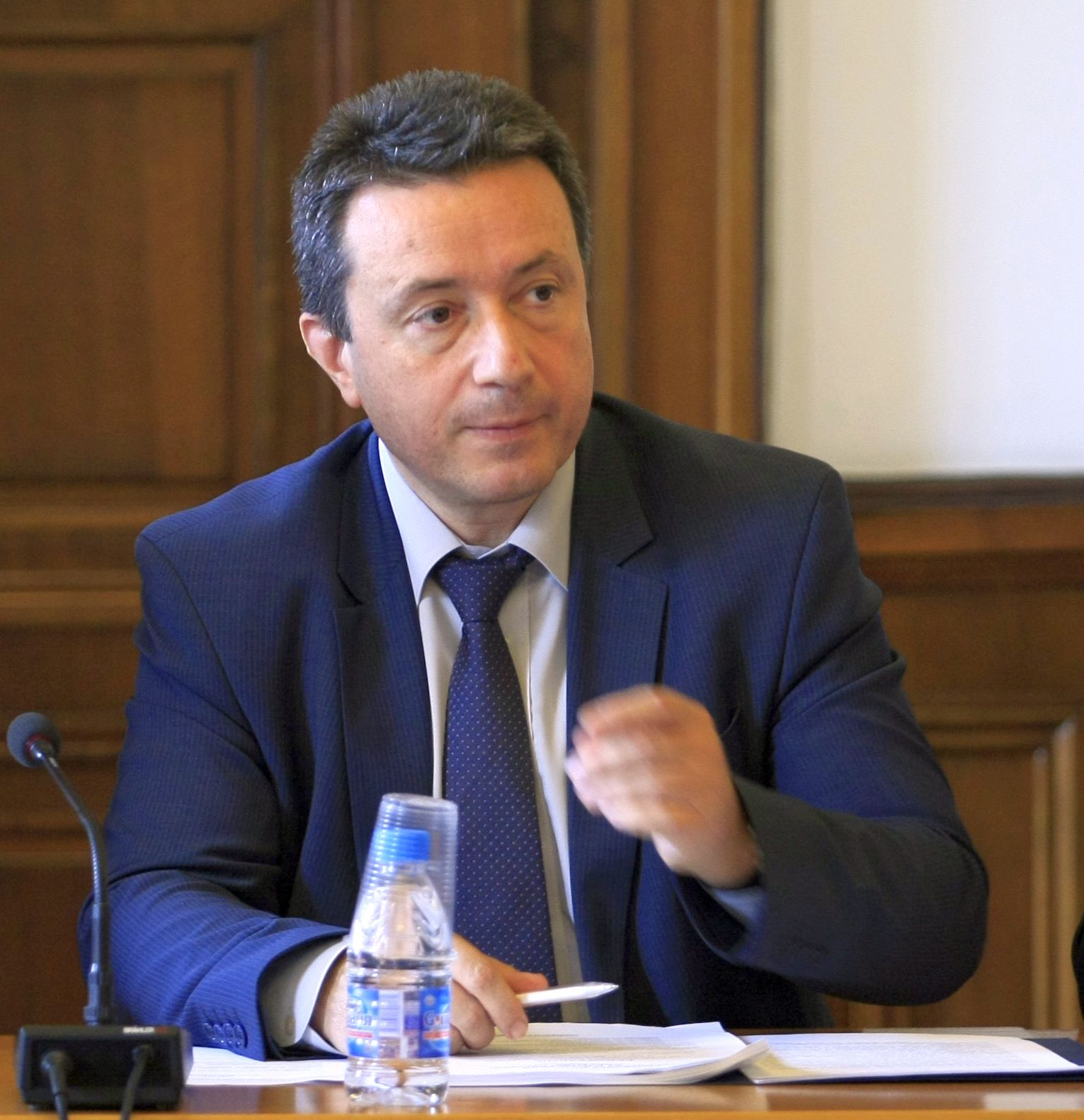 Стоилов: По този начин парламентът не може да издържи дълго