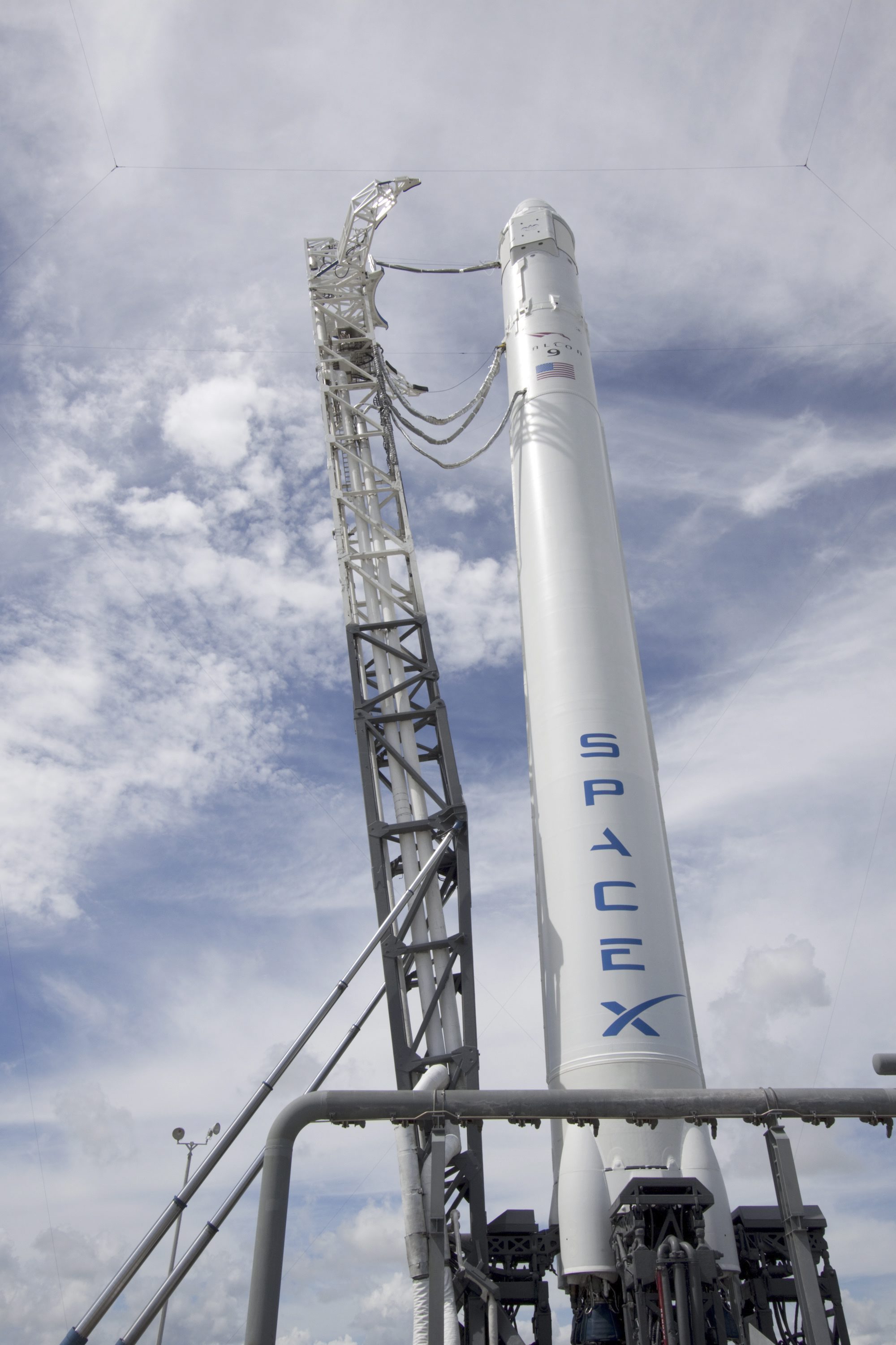 SpaceX с нов опит да приземи ракета на платформа