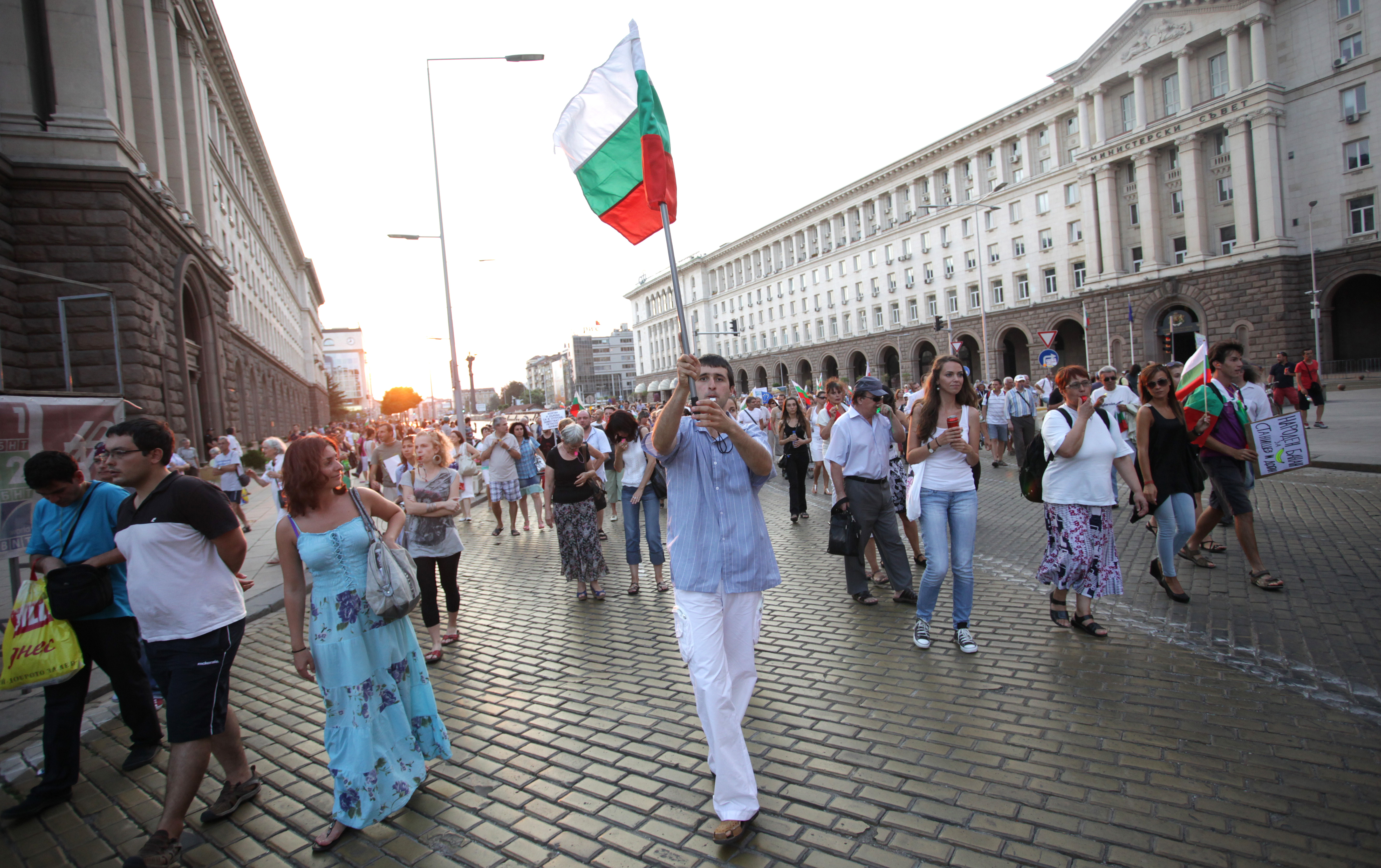 Протестиращите се канят да влязат в рекордите на Гинес