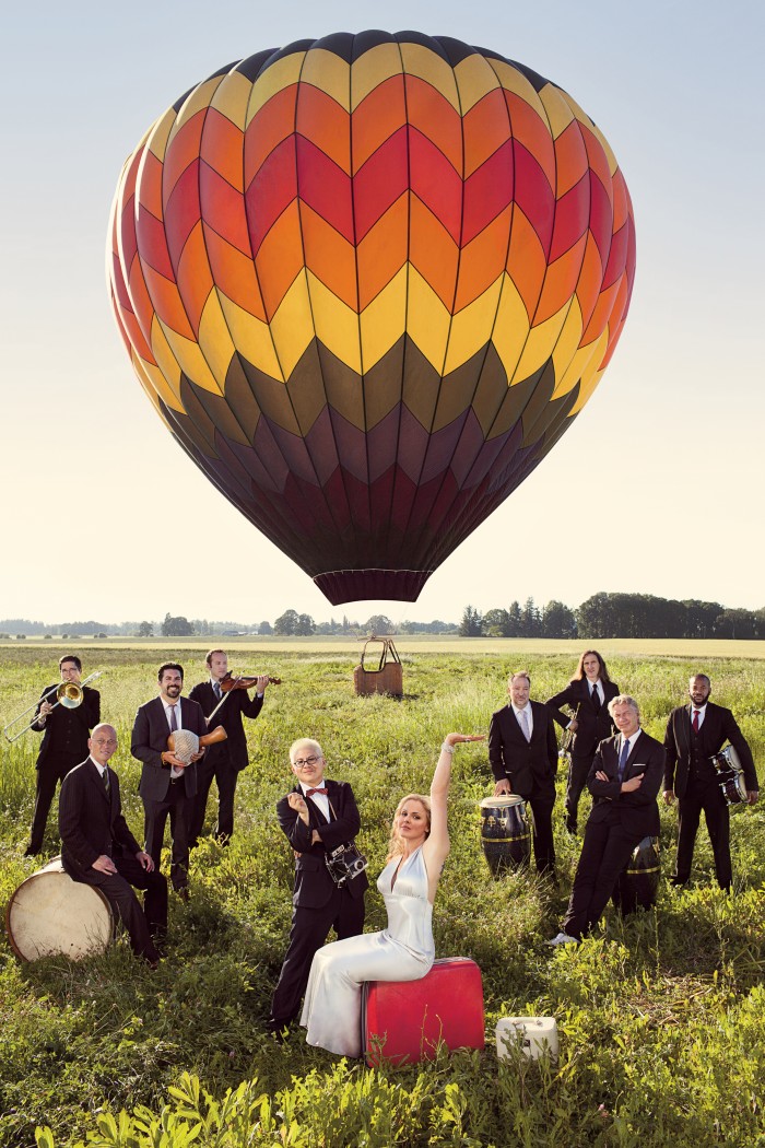 Pink Martini подаряват музикална рецепта за щастие на България