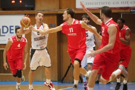 България поведе с 21 точки Швейцария за Евробаскет