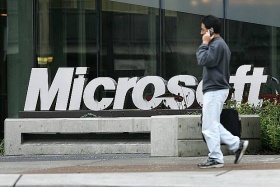 “Майкрософт“ купува поделението за мобилни телефони на “Нокиа“