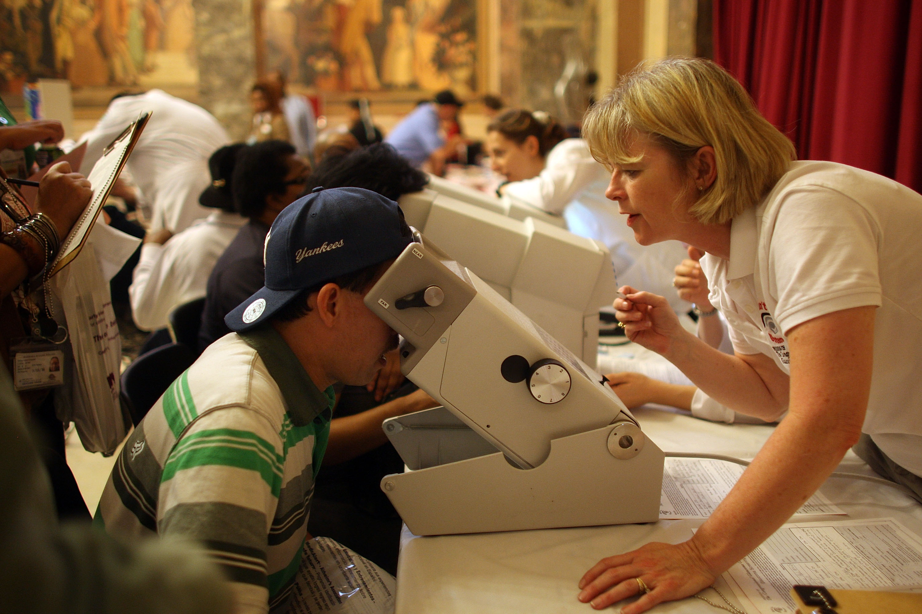 В партньорство с общината са извършени прегледи на зрението на повече от 1 600 деца