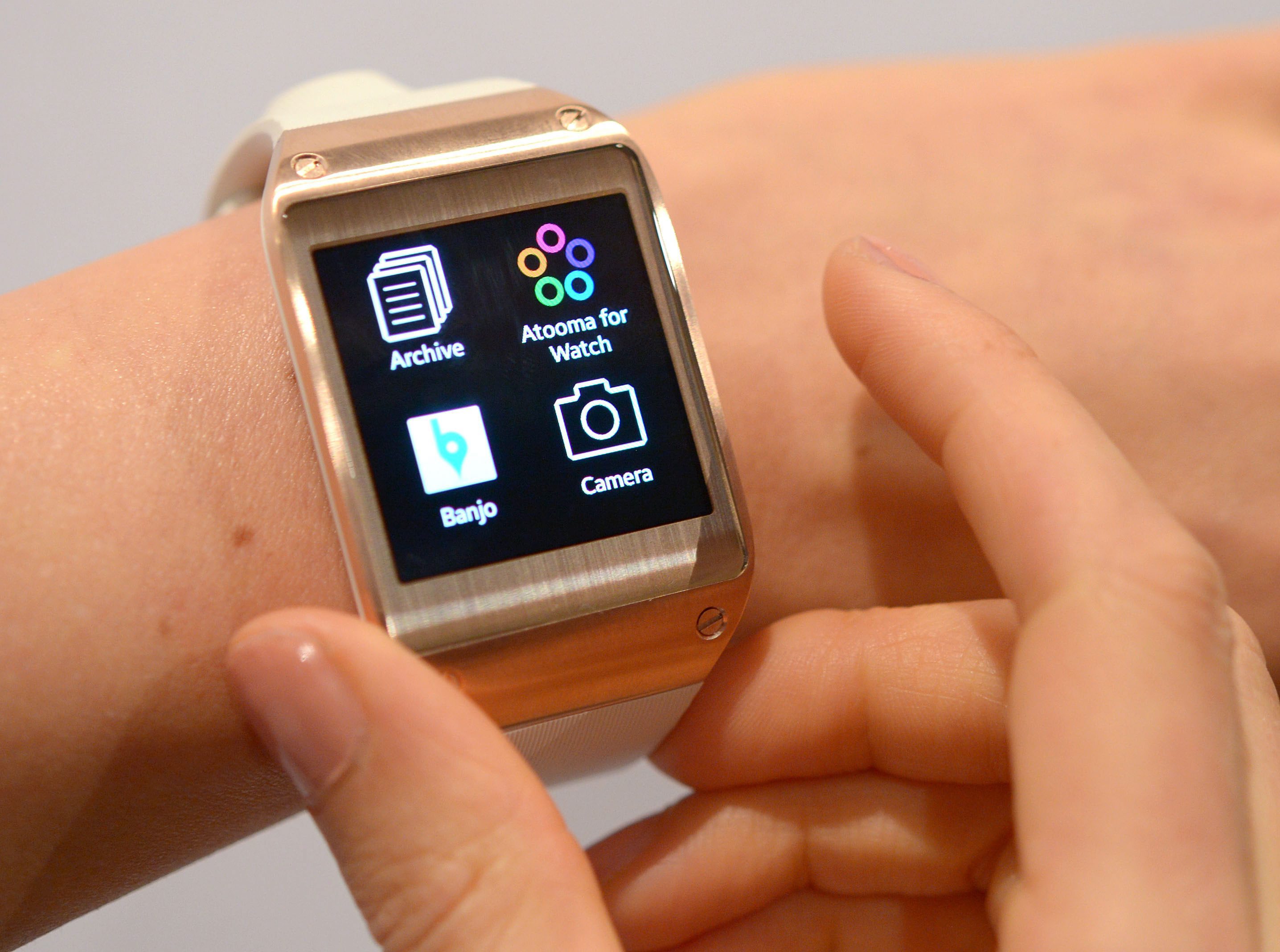 Samsung представи своя умен часовник Galaxy Gear