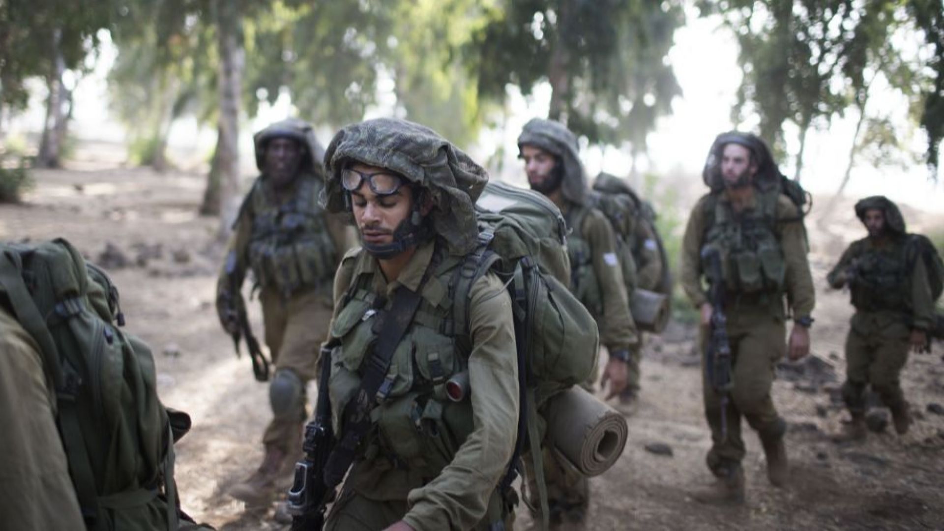 Автомобил с палестинци се вряза в няколко израелски военни на