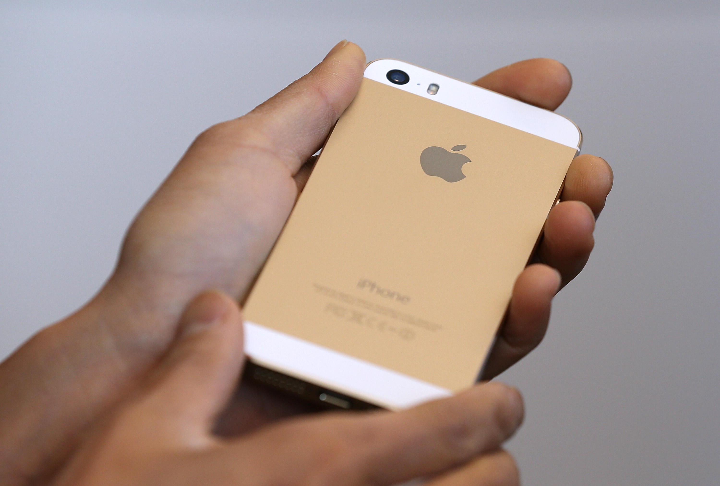 Колко би струвал iPhone 5S през 1991 г.