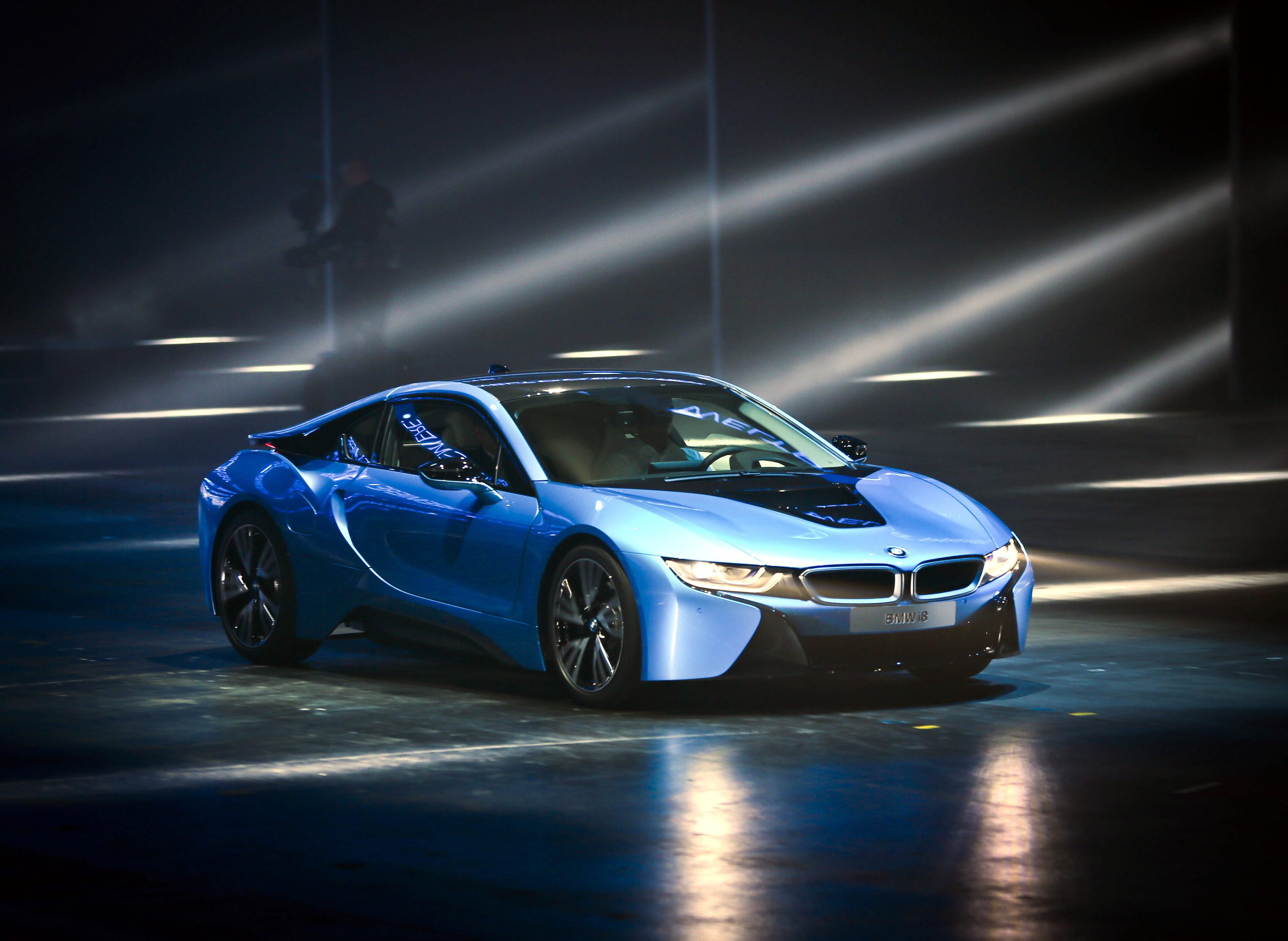 Новата суперкола на BMW се казва i8