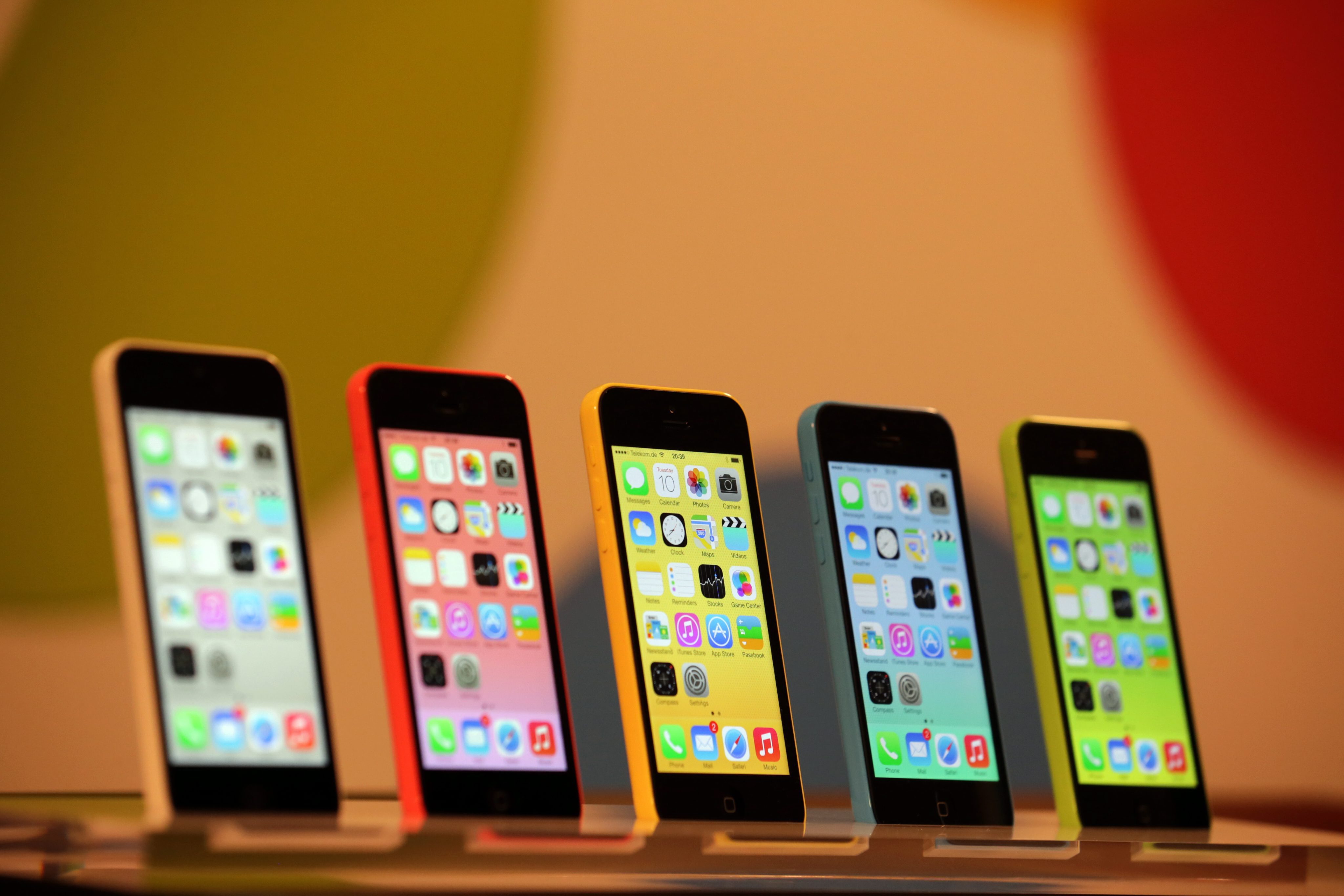 Apple представи новите iPhone 5S и iPhone 5C