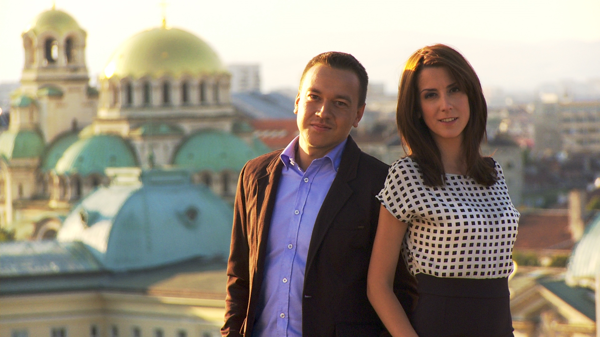 Росен Цветков и Ася Методиева на покрива на сградата на БНТ
