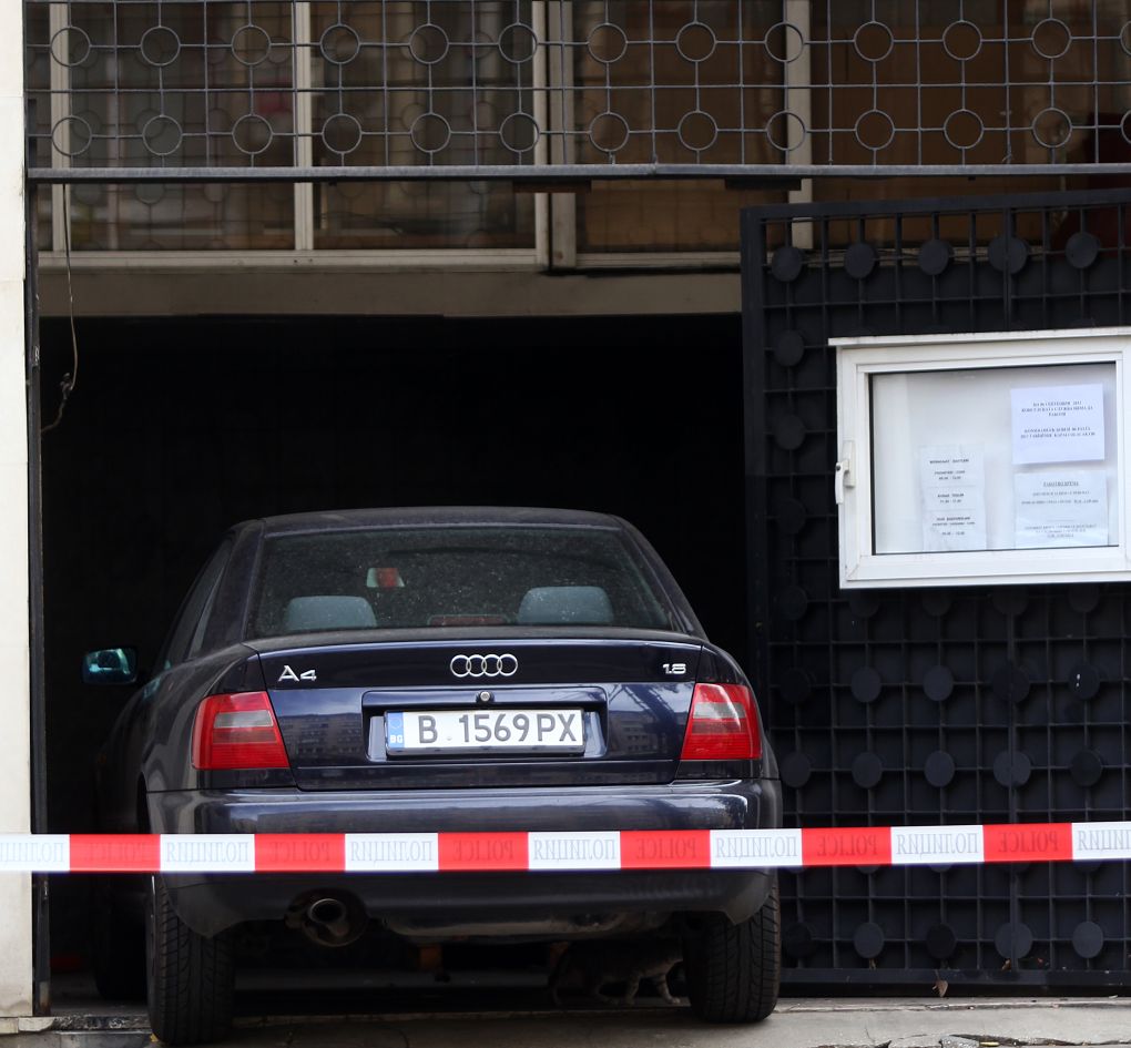 Кола се вряза в турското посолство, шофьорът е арестуван