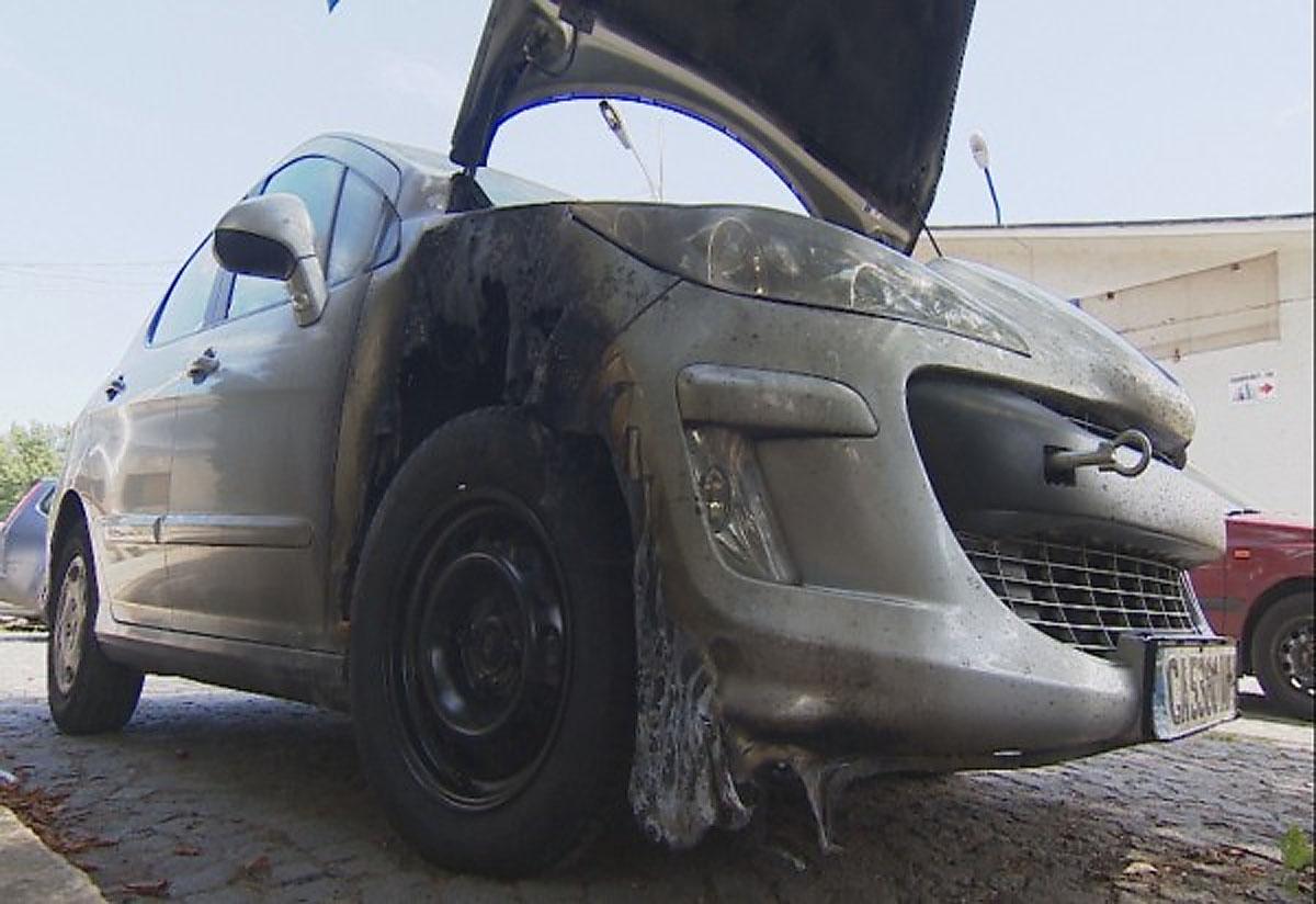 Подпалиха колата на журналистката Генка Шикерова (обновена)