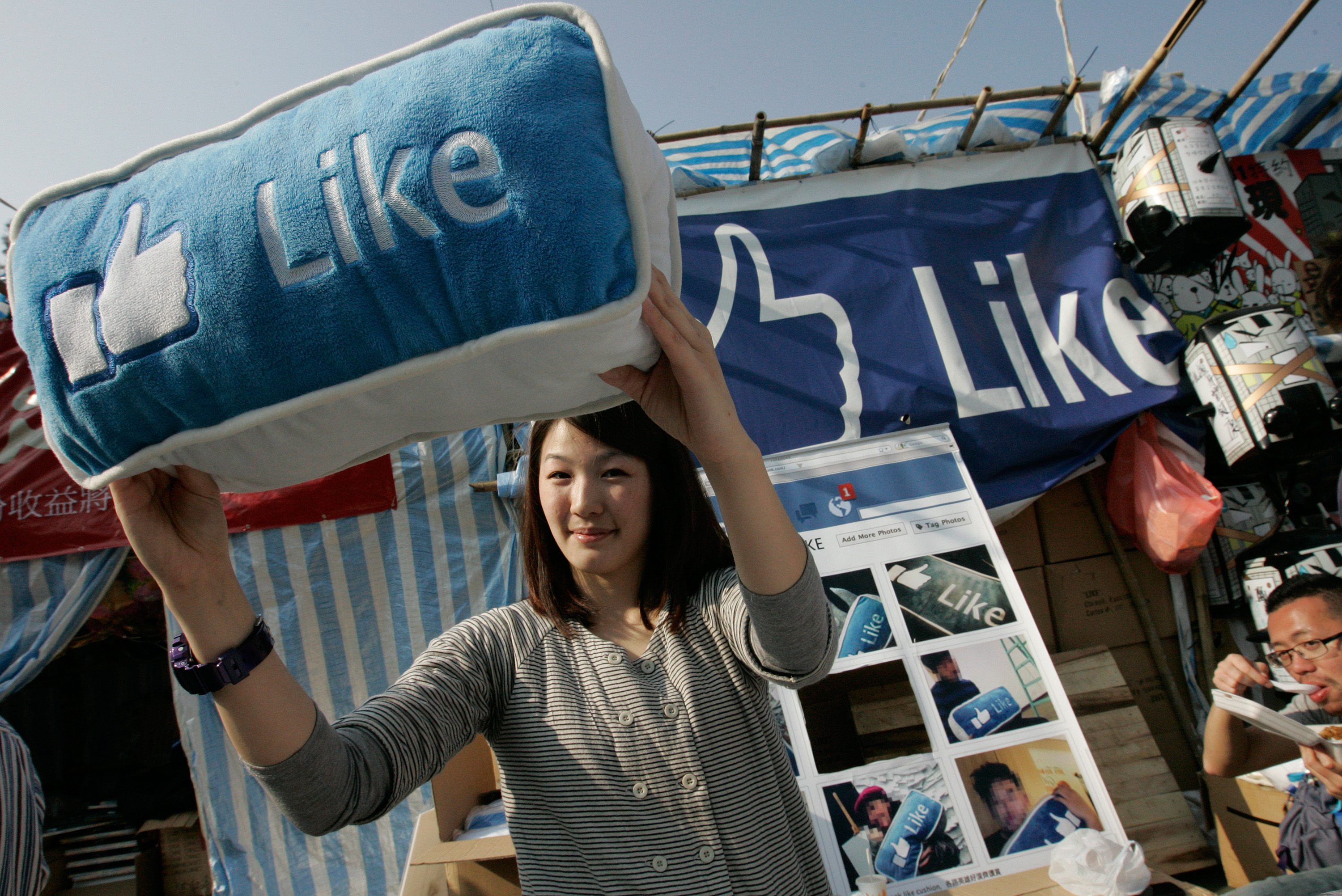 Забраната за Facebook и Twitter отпада в Шанхай