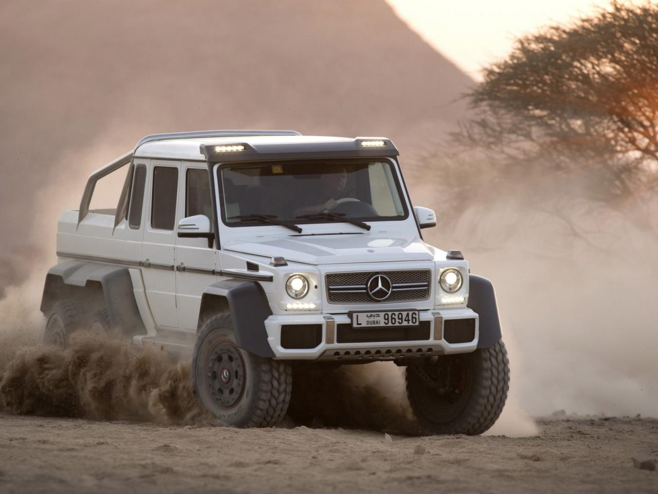 Mercedes G63 AMG срещу G63 AMG 6x6 (видео)