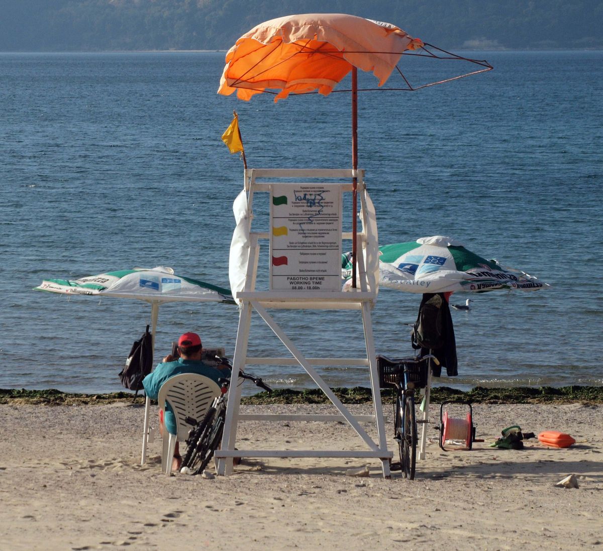 56 плажа може да останат без спасители