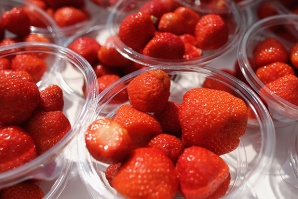 Роботи ще берат ягоди в Япония