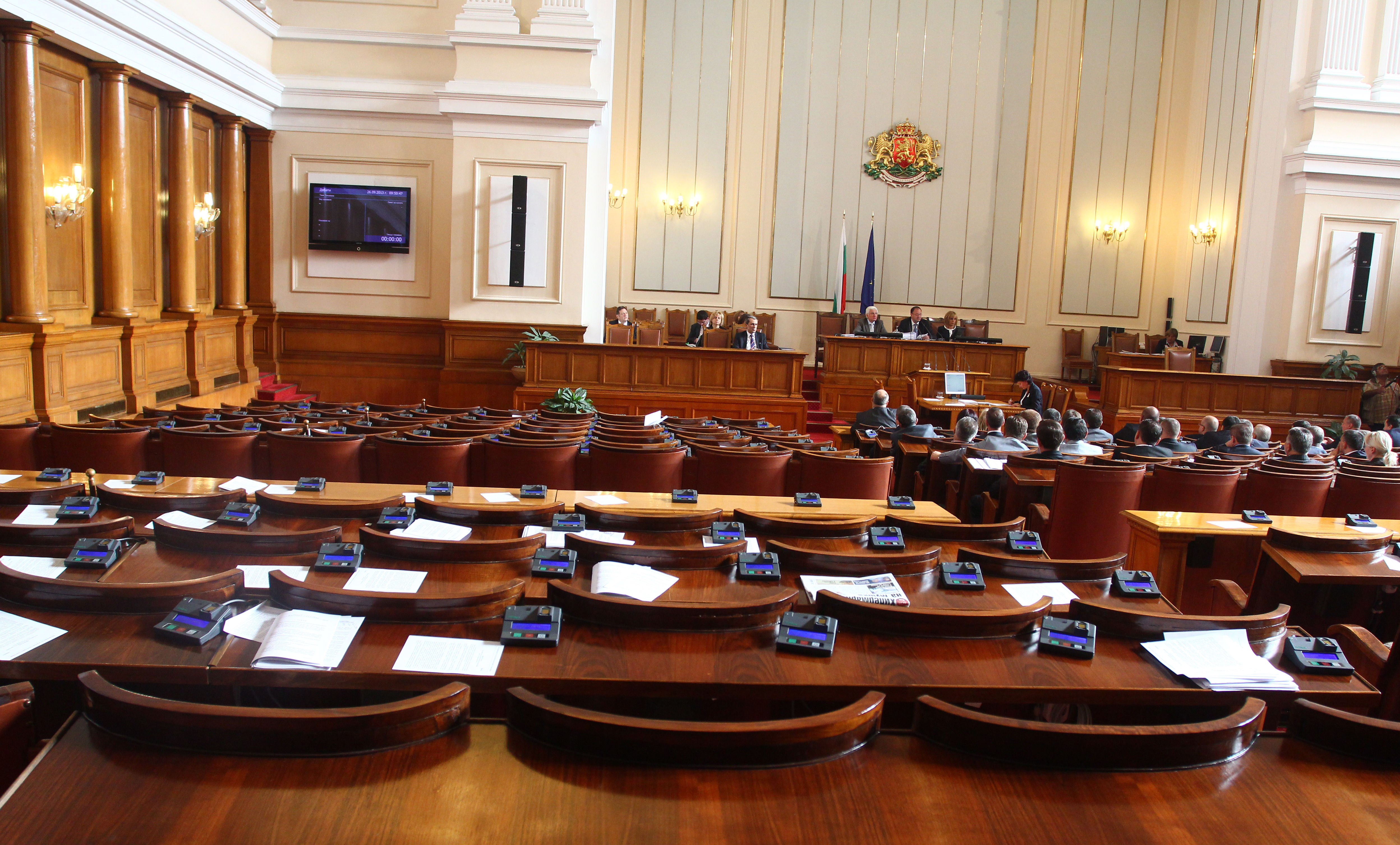 При липса на кворум режат заплатите на отсъстващите депутати