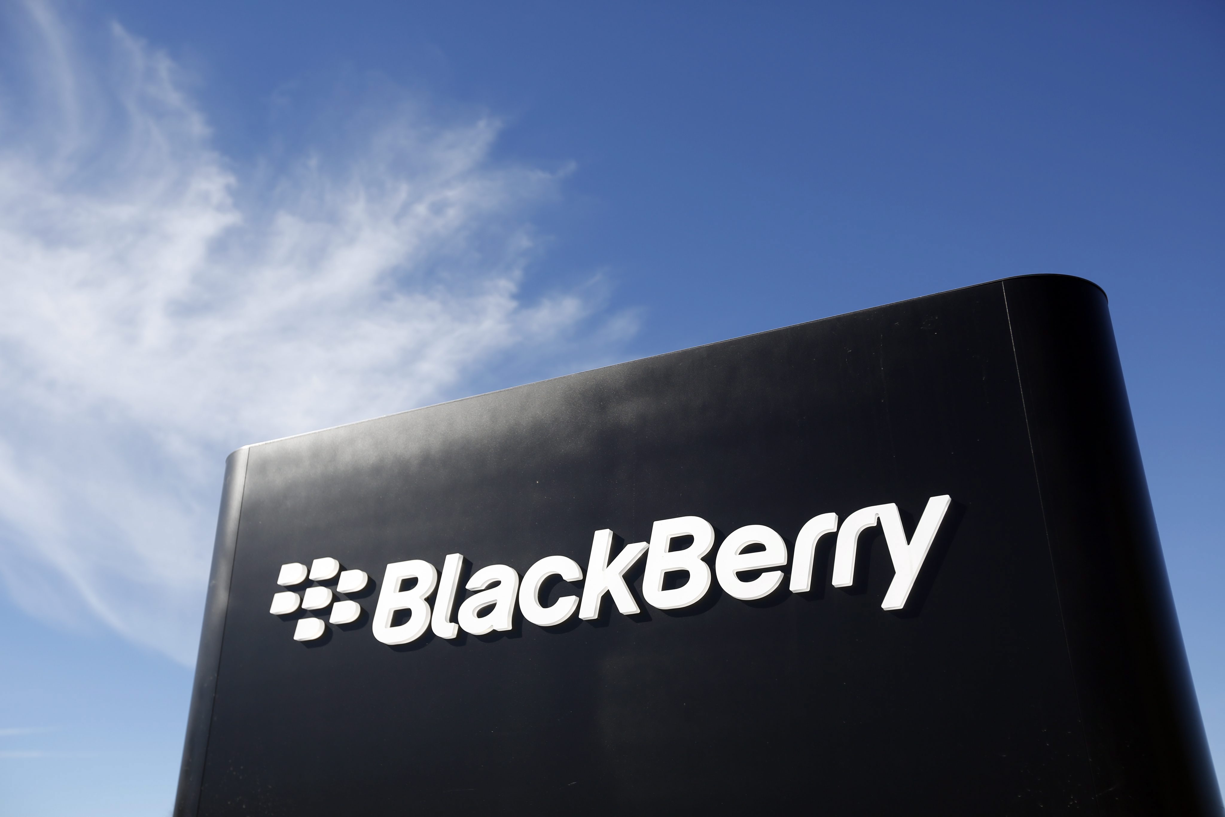 BlackBerry отчете огромна загуба - $965 млн.