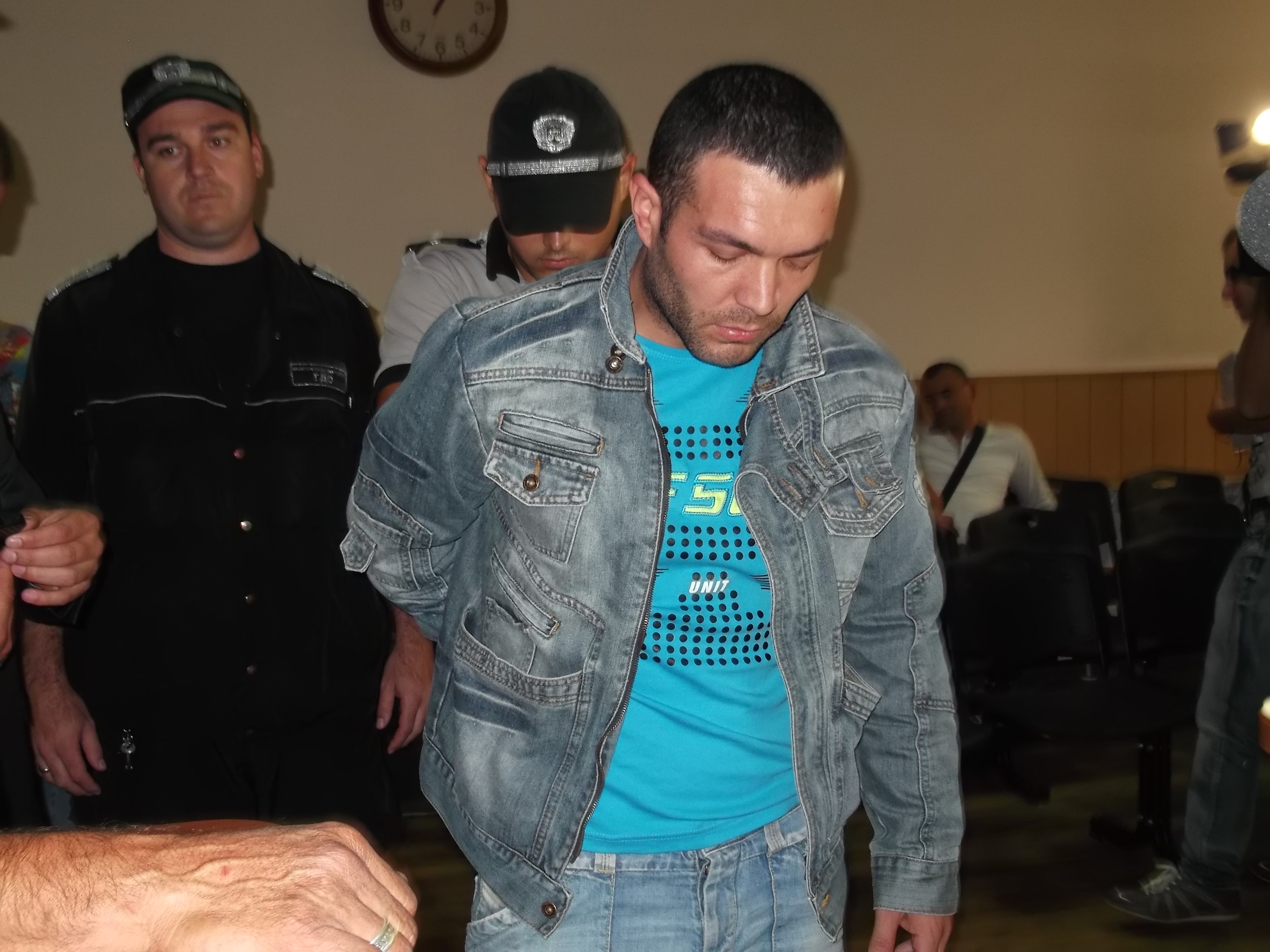 Убиецът на таксиметров шофьор застана пред съда