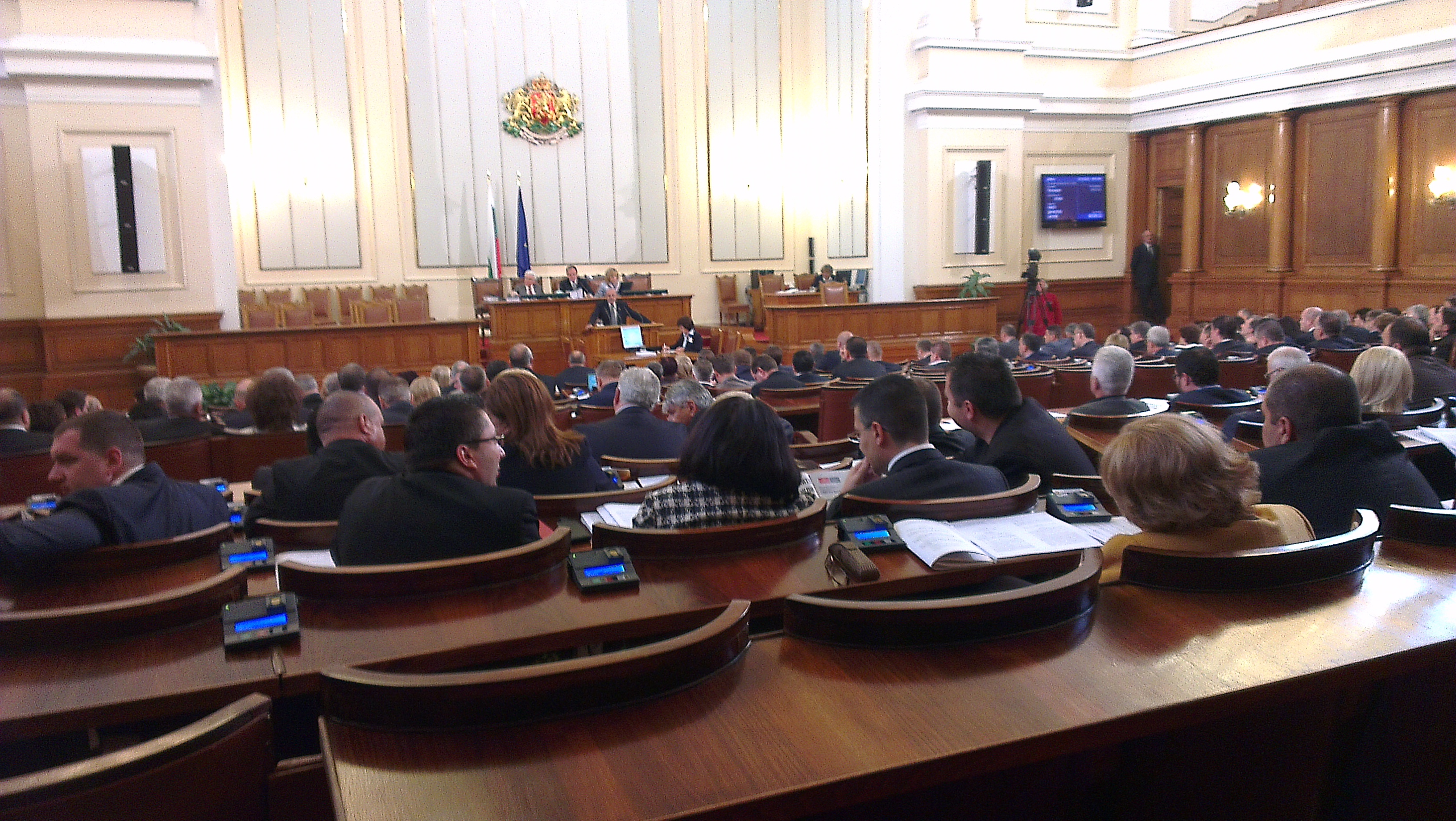 Парламентът отхвърли вота на недоверие в присъствието на ГЕРБ