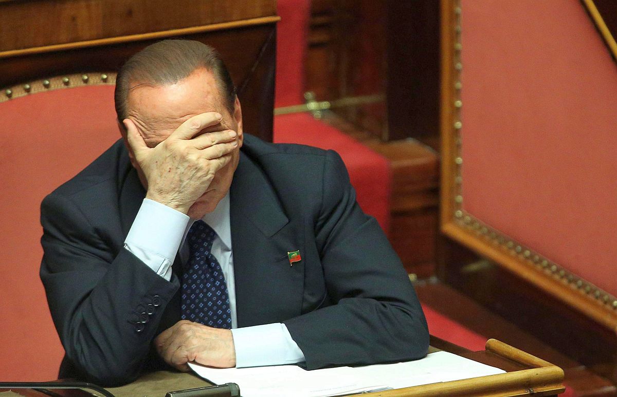 Берлускони се предаде и подкрепи правителството, което искаше да свали