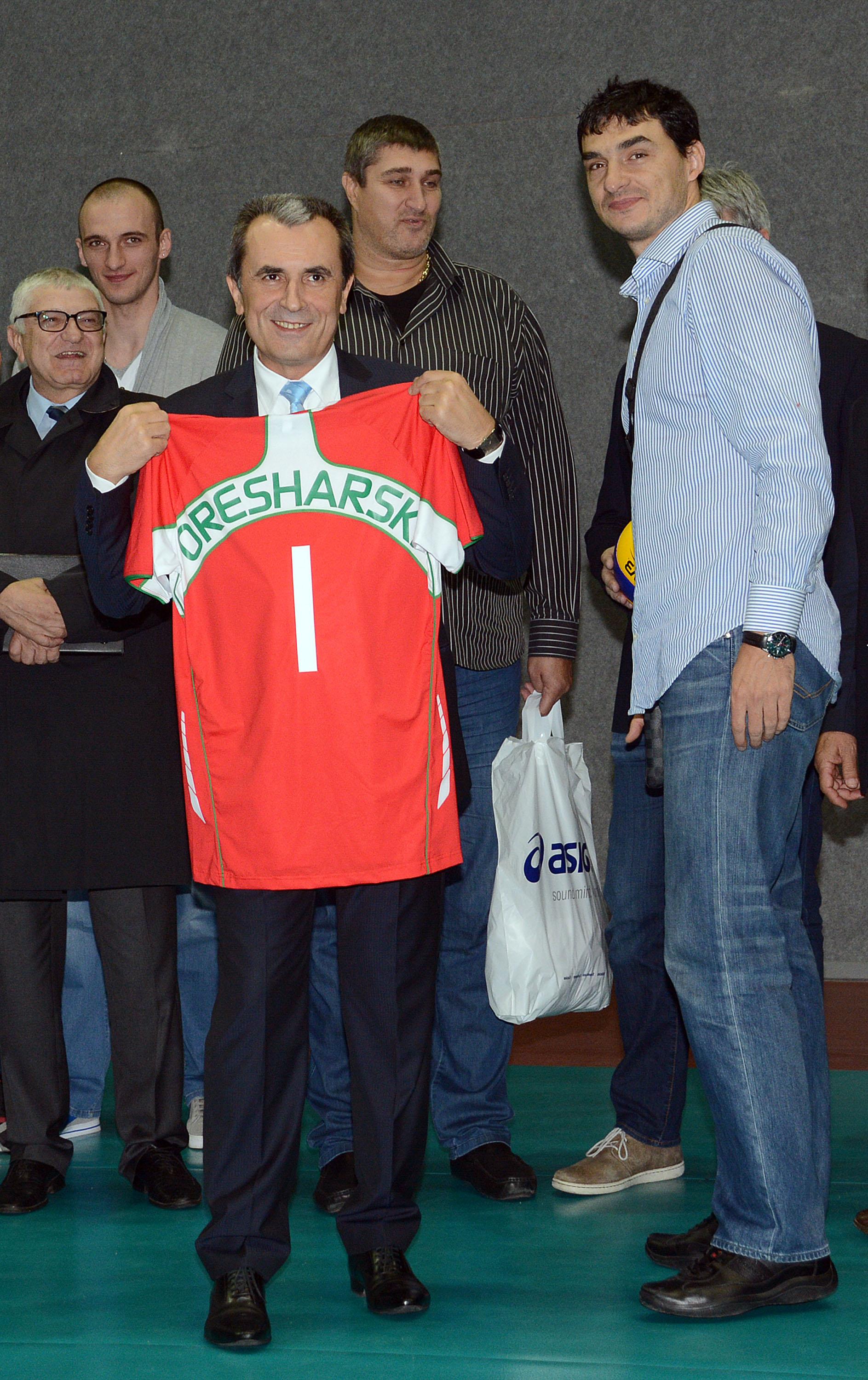 Премиерът Орешарски се срещна с волейболните национали (снимки)