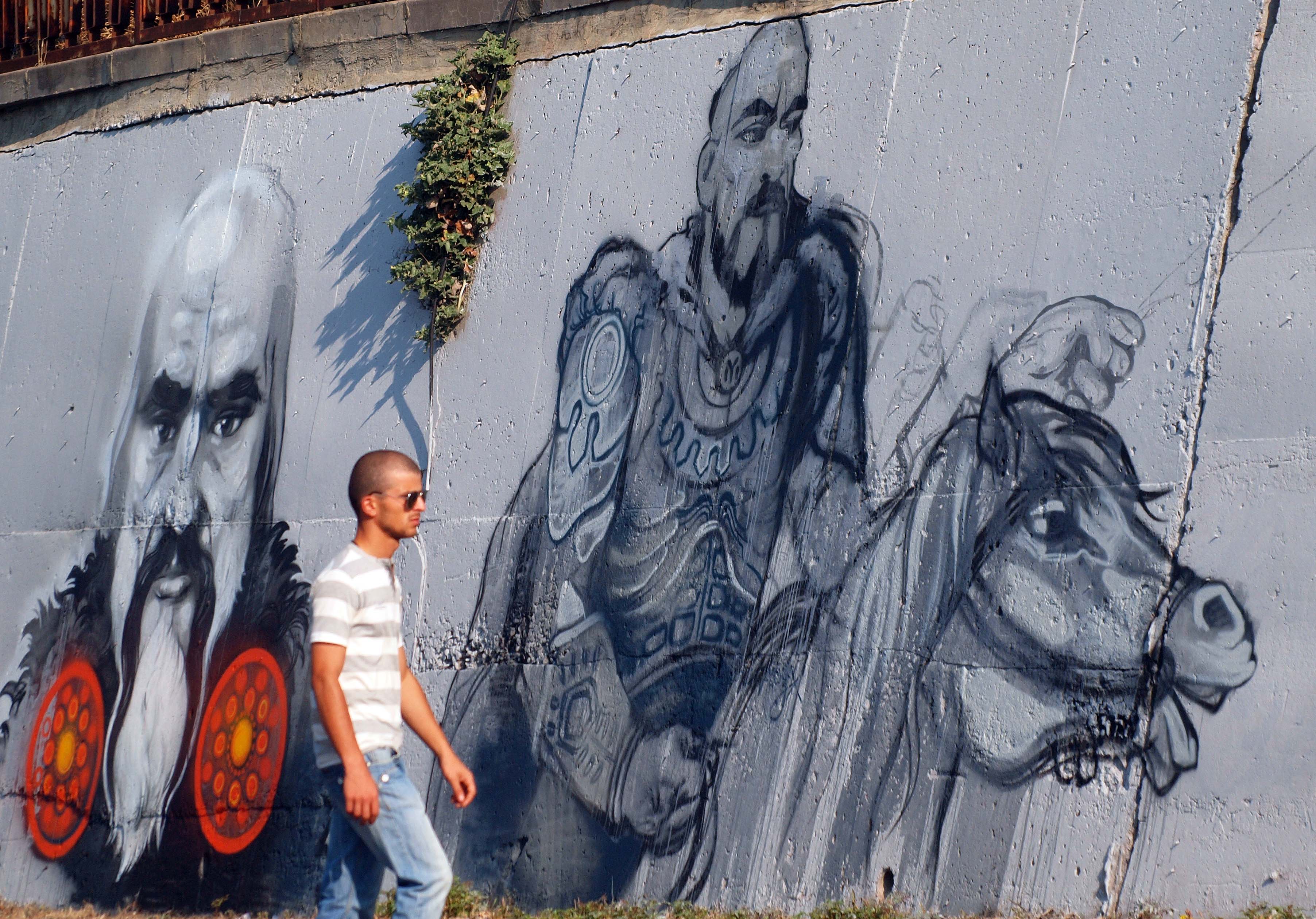 Рисуват велики спортисти на стена във Варна