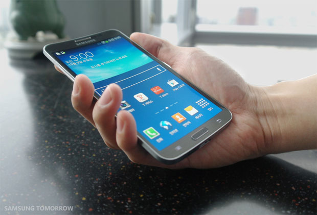 Samsung показа Galaxy Round с извит екран-видео