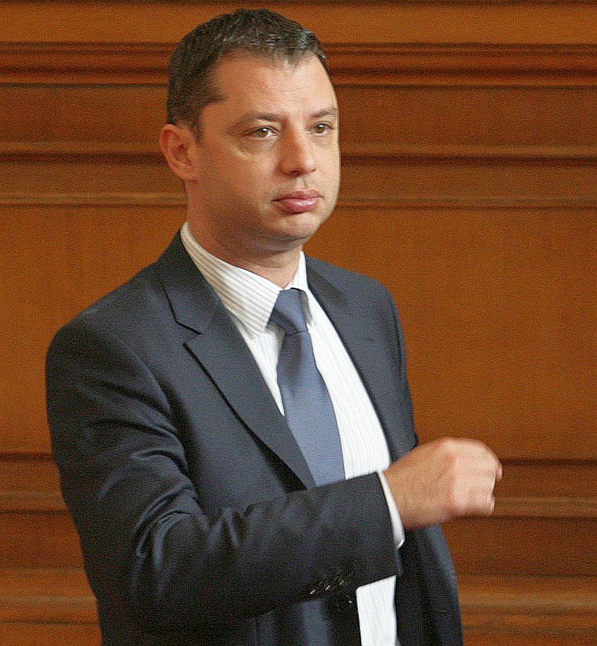Делян Добрев ще бъде освободен от комисията за АЕЦ ”Белене”
