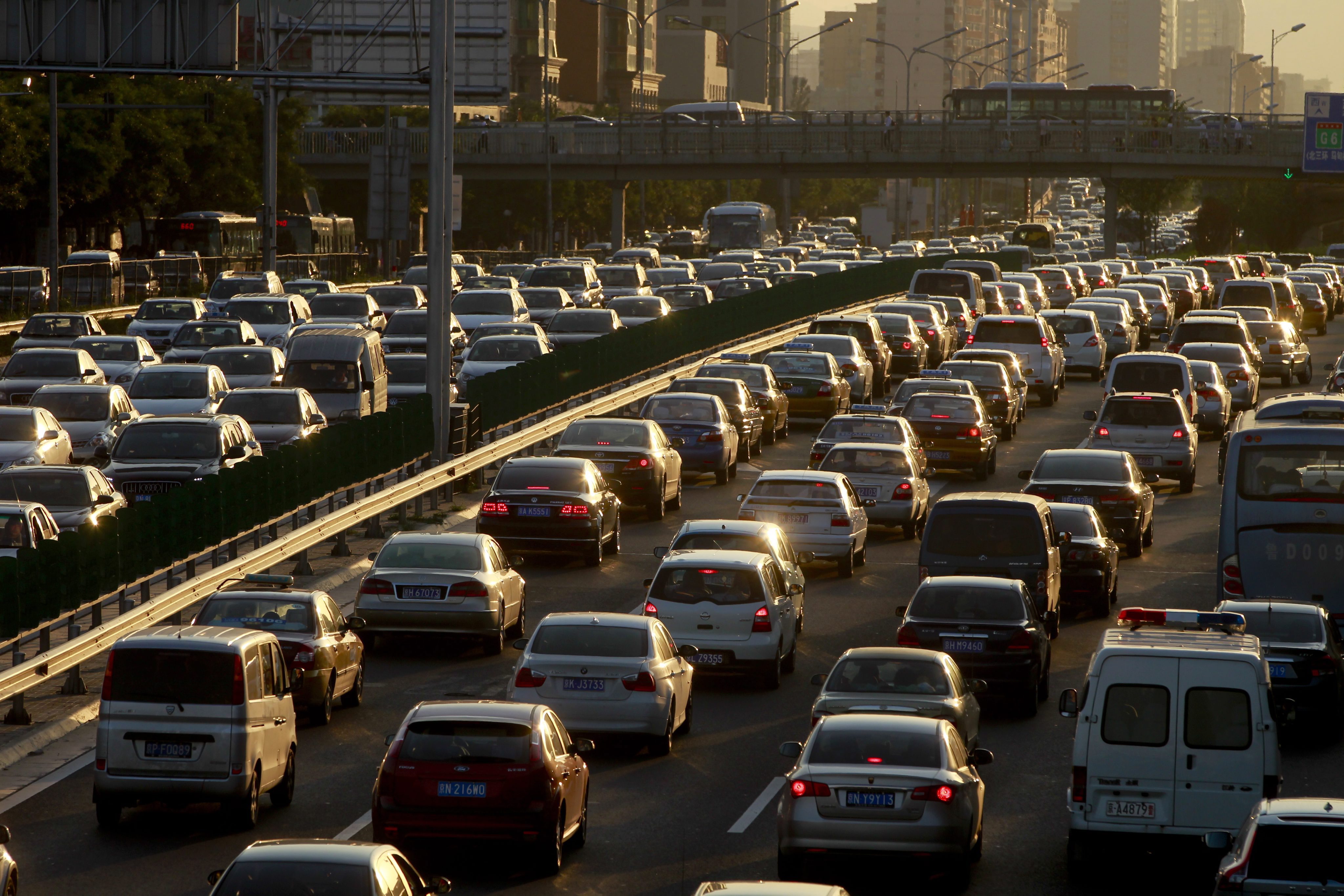 Пекин ограничава трафика заради замърсяване на въздуха