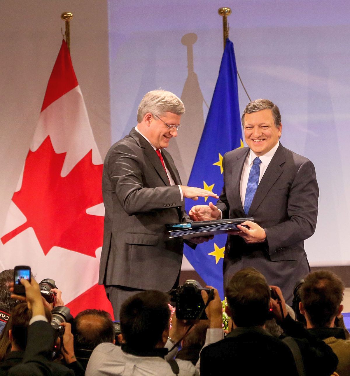 Споразумението за свободна търговия ЕС-Канада, подписано на 18.10. 2013 г., трябва да бъде ратифицирано и от България и Румъния