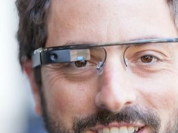 Microsoft създава устройство, което ще конкурира Google Glass