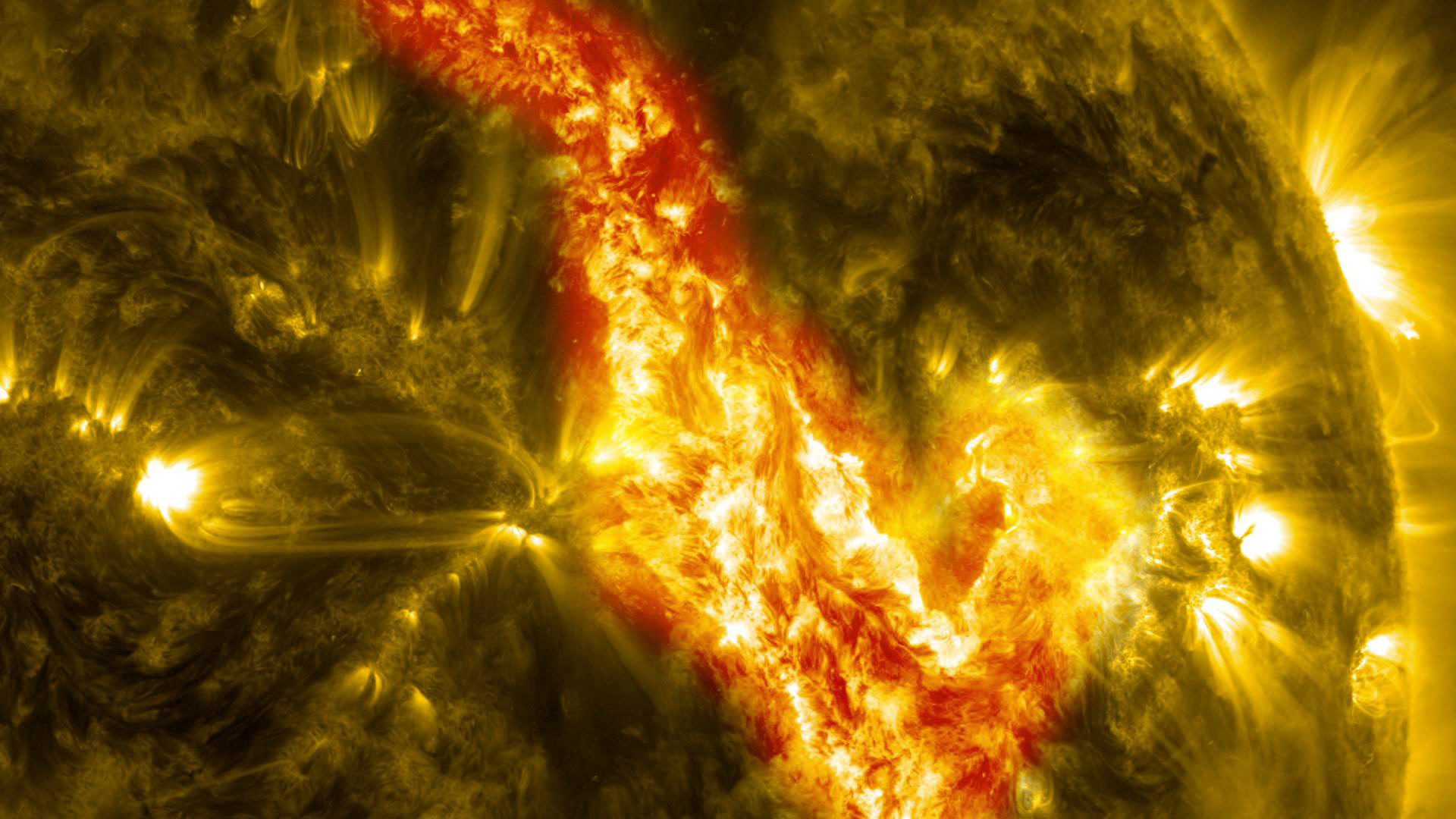 Космическият кораб на НАСА засне изображения на най-силното слънчево изригване от клас X, което предизвика кратко прекъсване на тока на Земята  