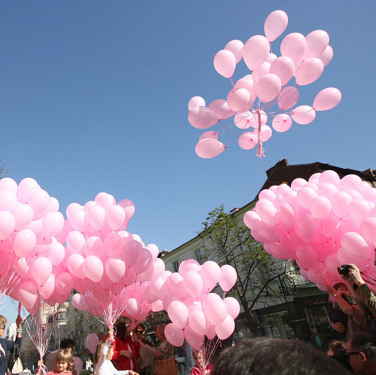 1200 балона политат в памет на починали от рак