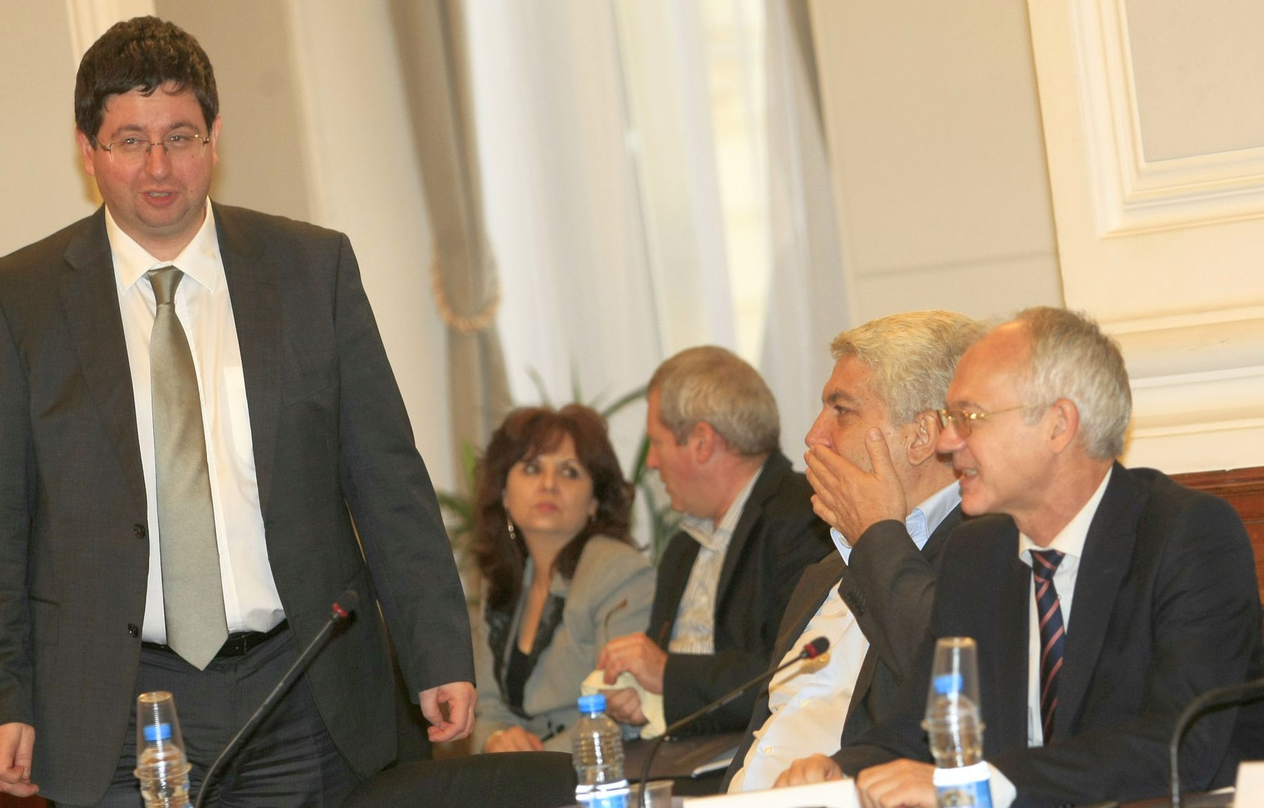 Петър Чобанов заяви относно съкращенията в администрацията, че това няма да става механично