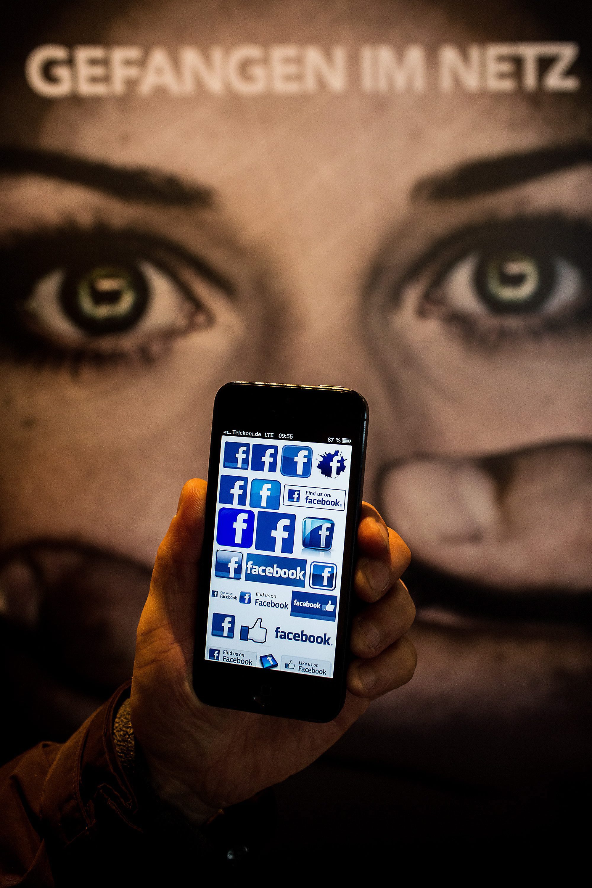 Facebook събира данни за непубликувани статуси