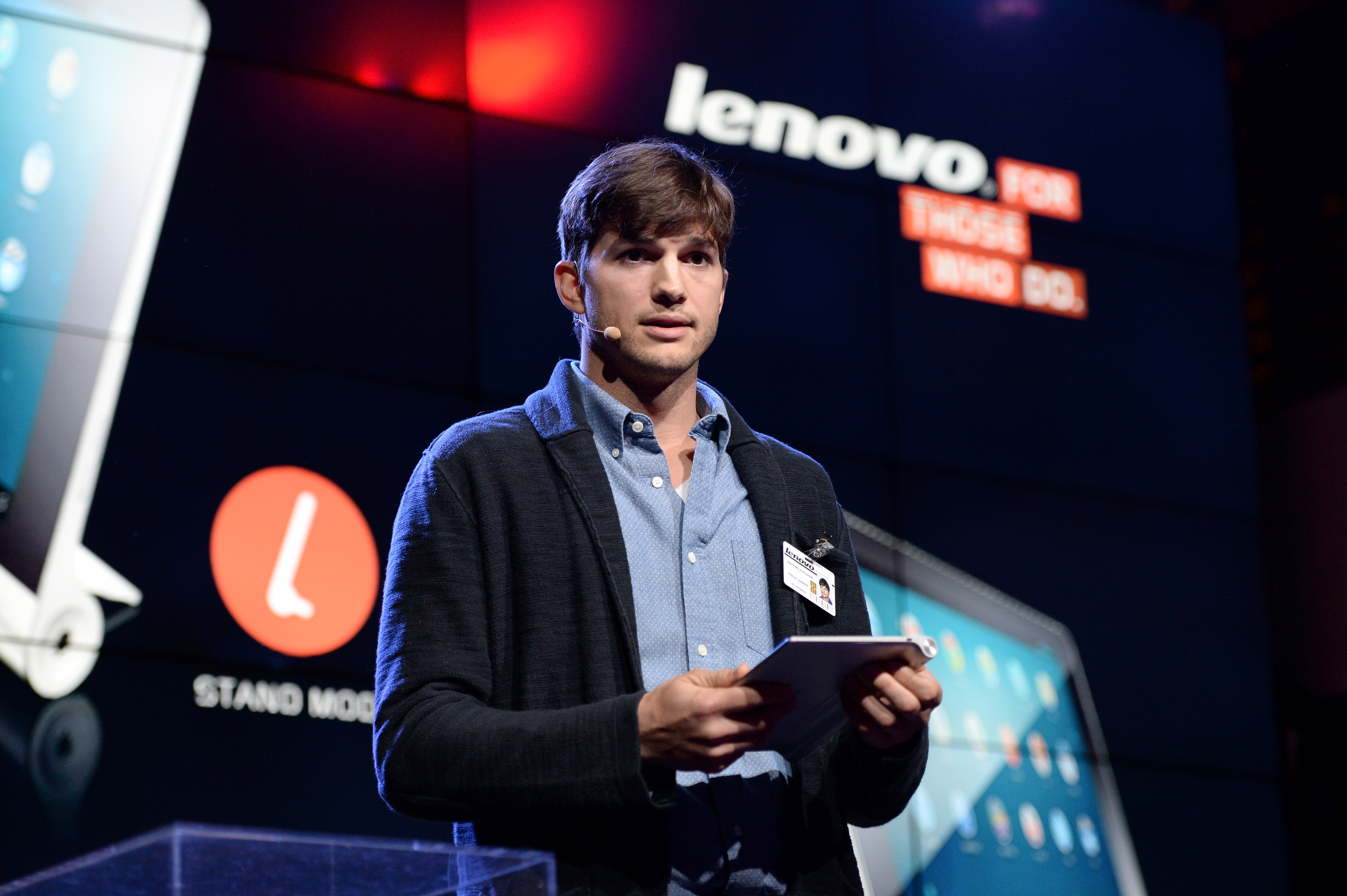 Аштън Къчър стана продуктов инженер в Lenovo