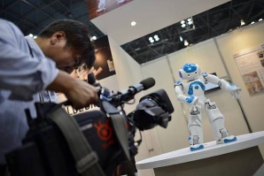 Създадоха робот победител в играта „камък-ножица-хартия“