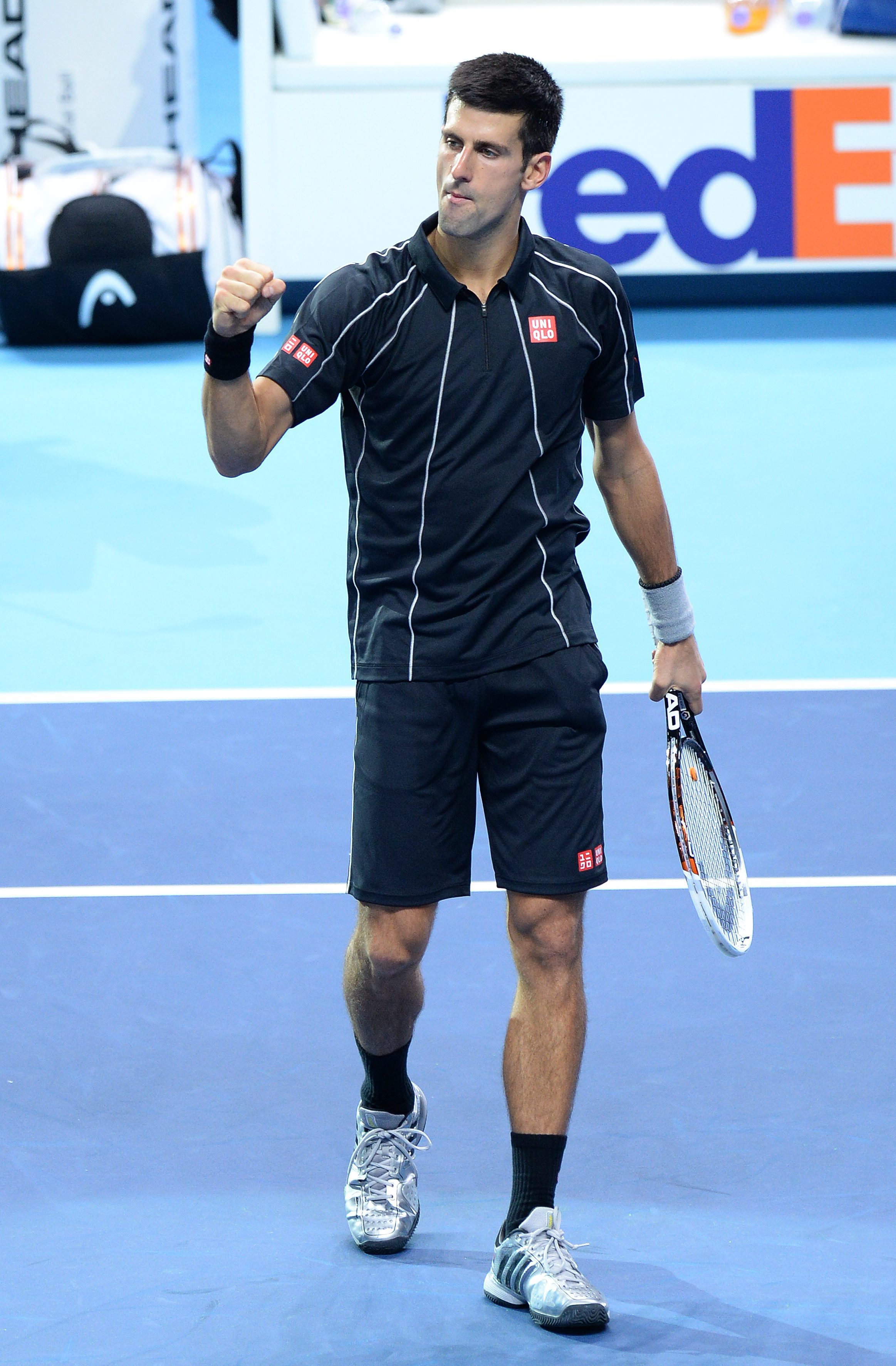 Джокович започна с победа над Федерер в Лондон