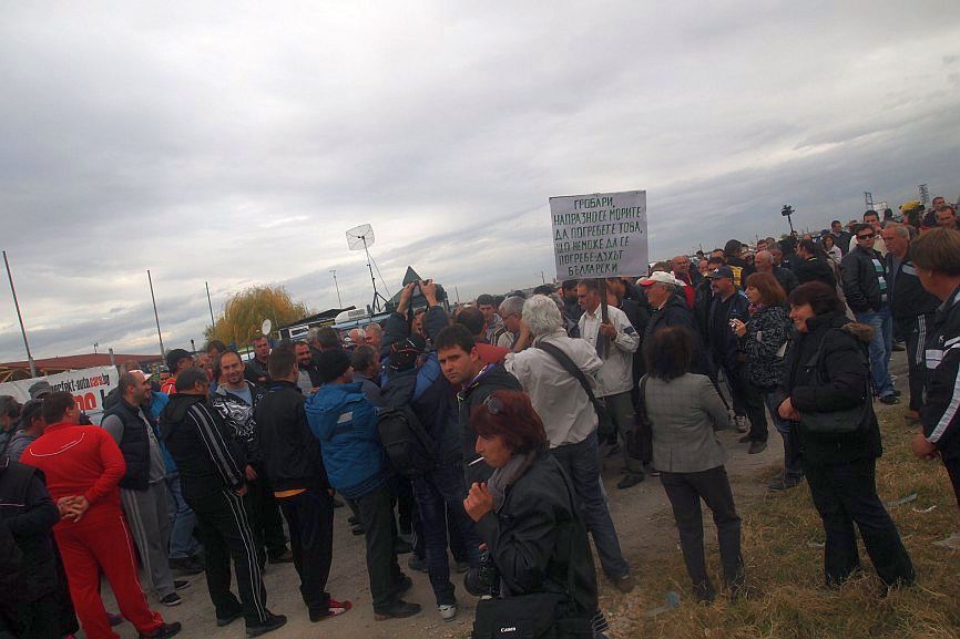 Протестиращите животновъди потеглиха за София