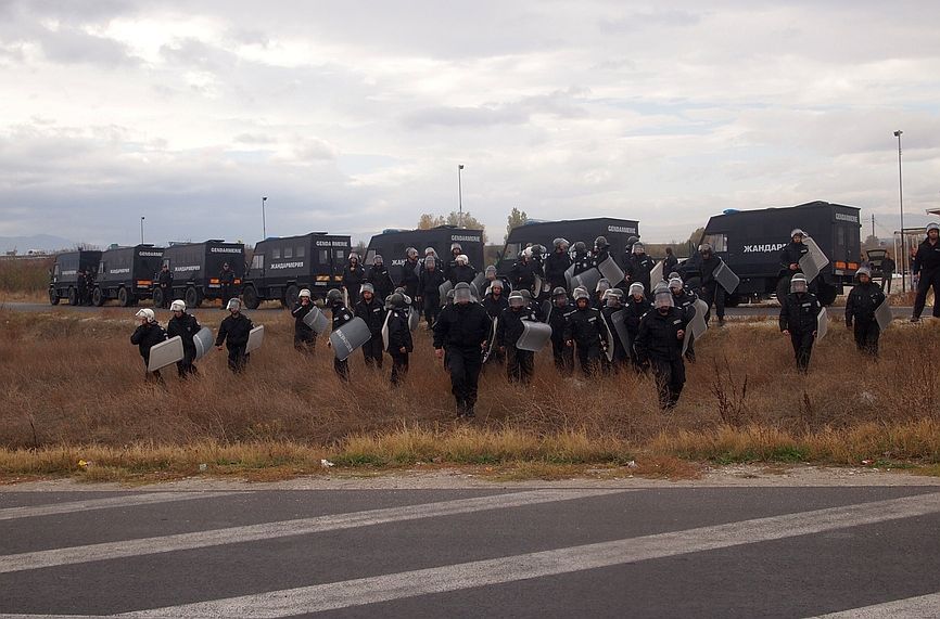 Жандармерията блокира подстъпа към магистралата преди протеста на фермерите