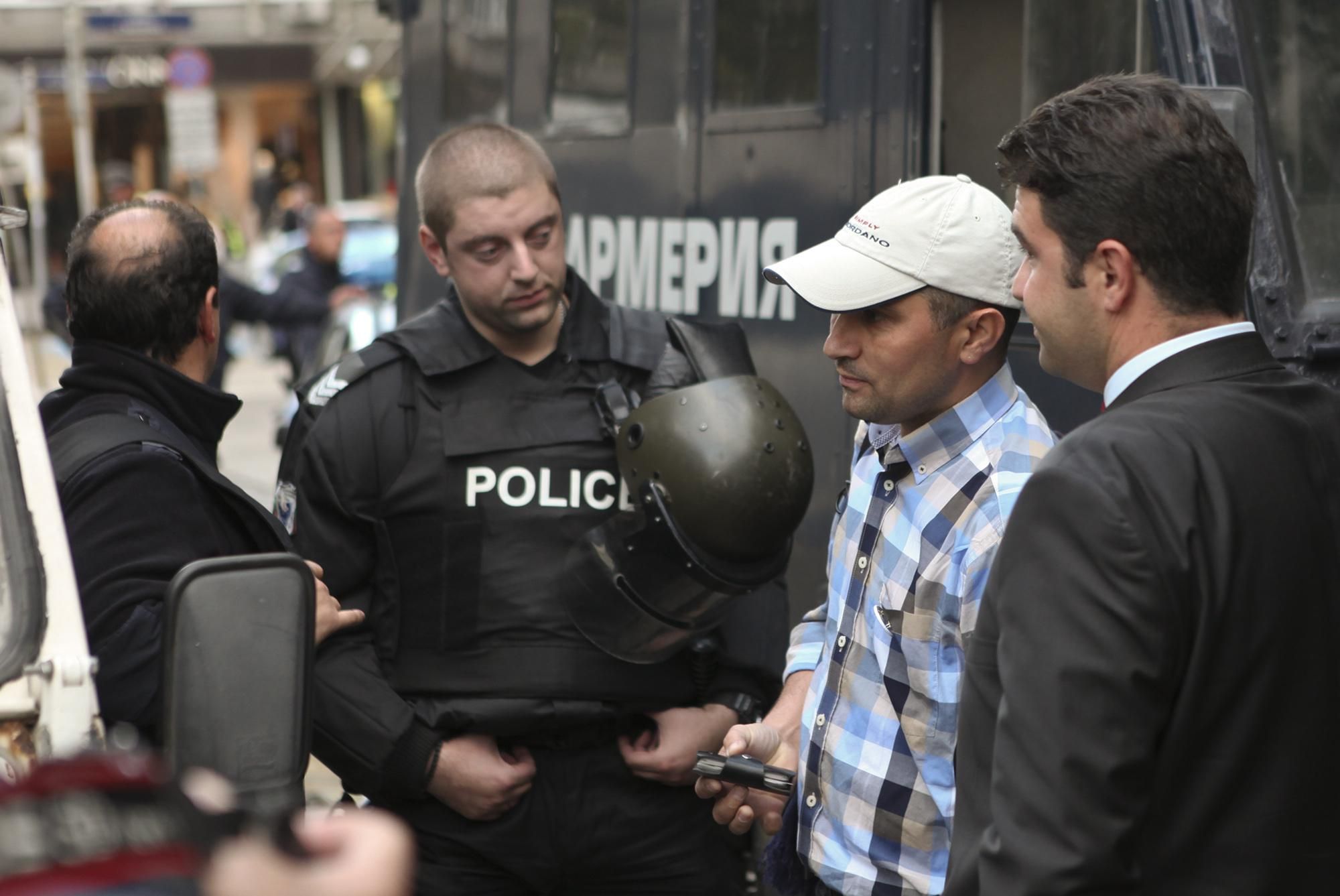Полиция проверява документите на Асен Генов на 119-ия ден от антиправителствения протест