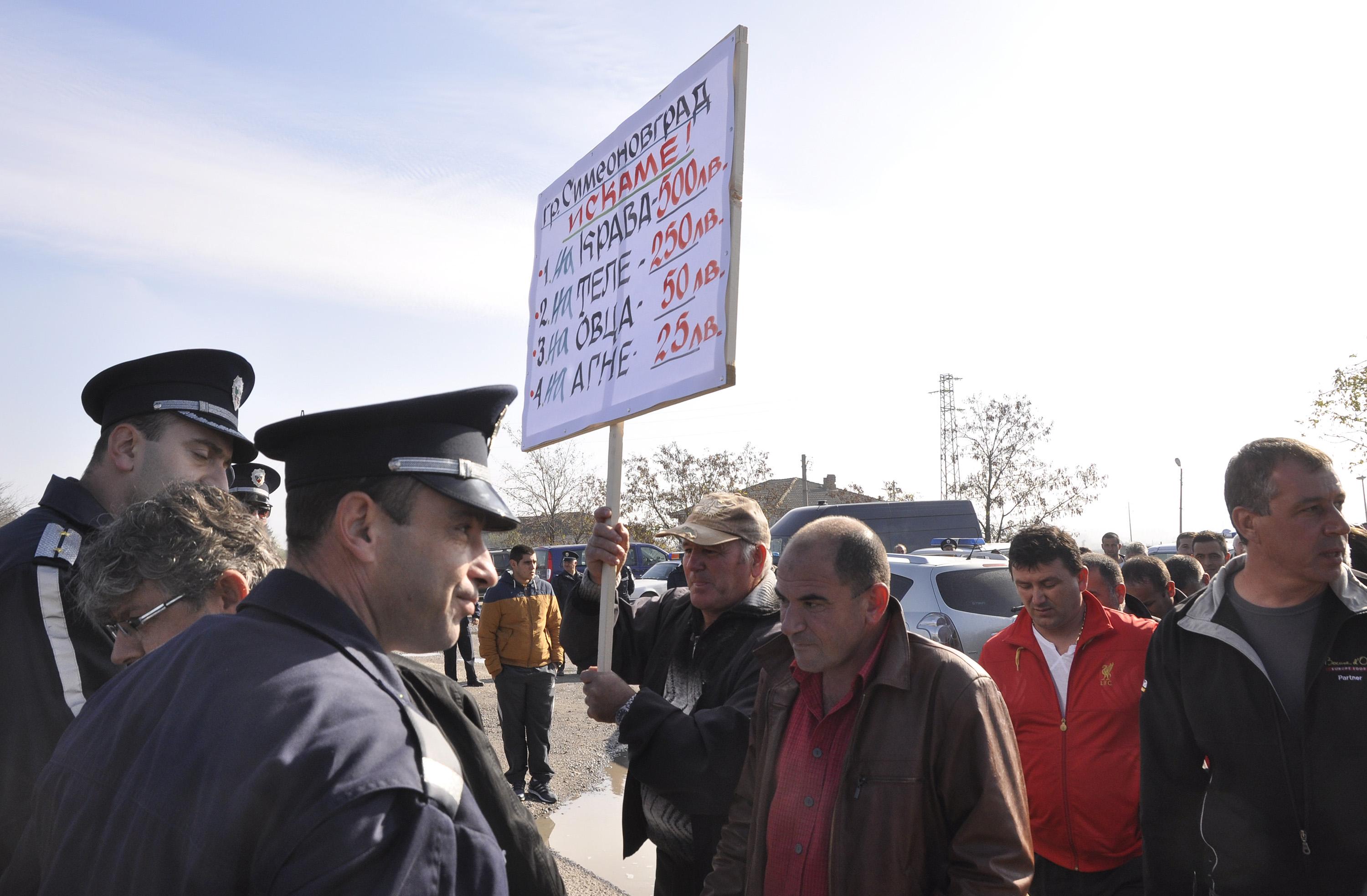 Сблъсъци между фермери и полицаи по пътя за ”Капитан Андрево”