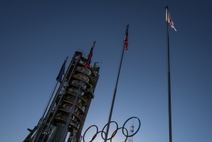 Факелът с олимпийския огън на Игрите в Сочи престоя два часа в открития космос